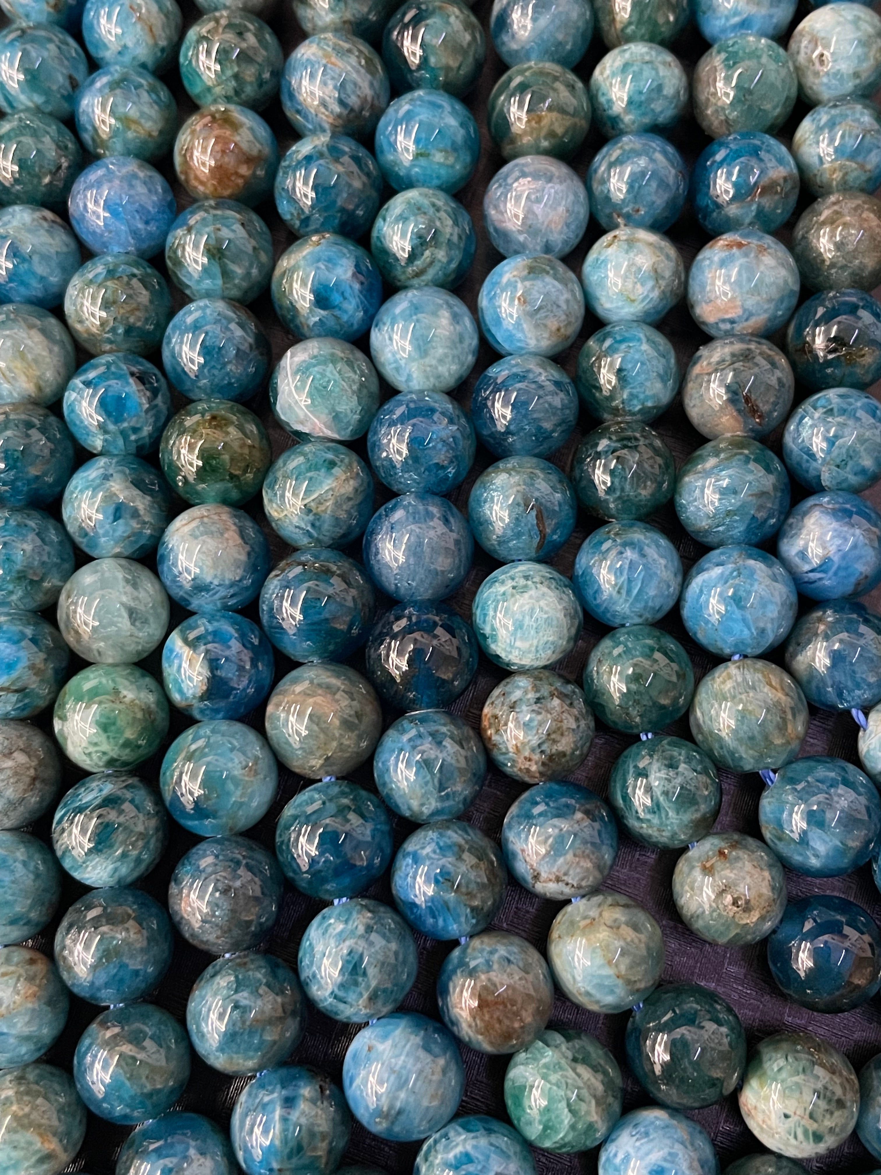 Fil de perles d'apatite bleue de 8 mm