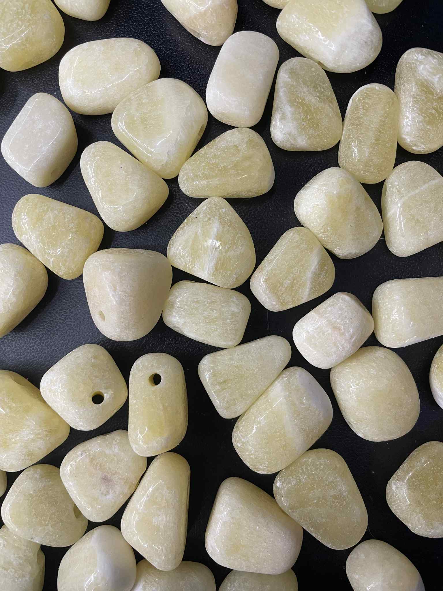 Aragonit Trommelstein gelocht