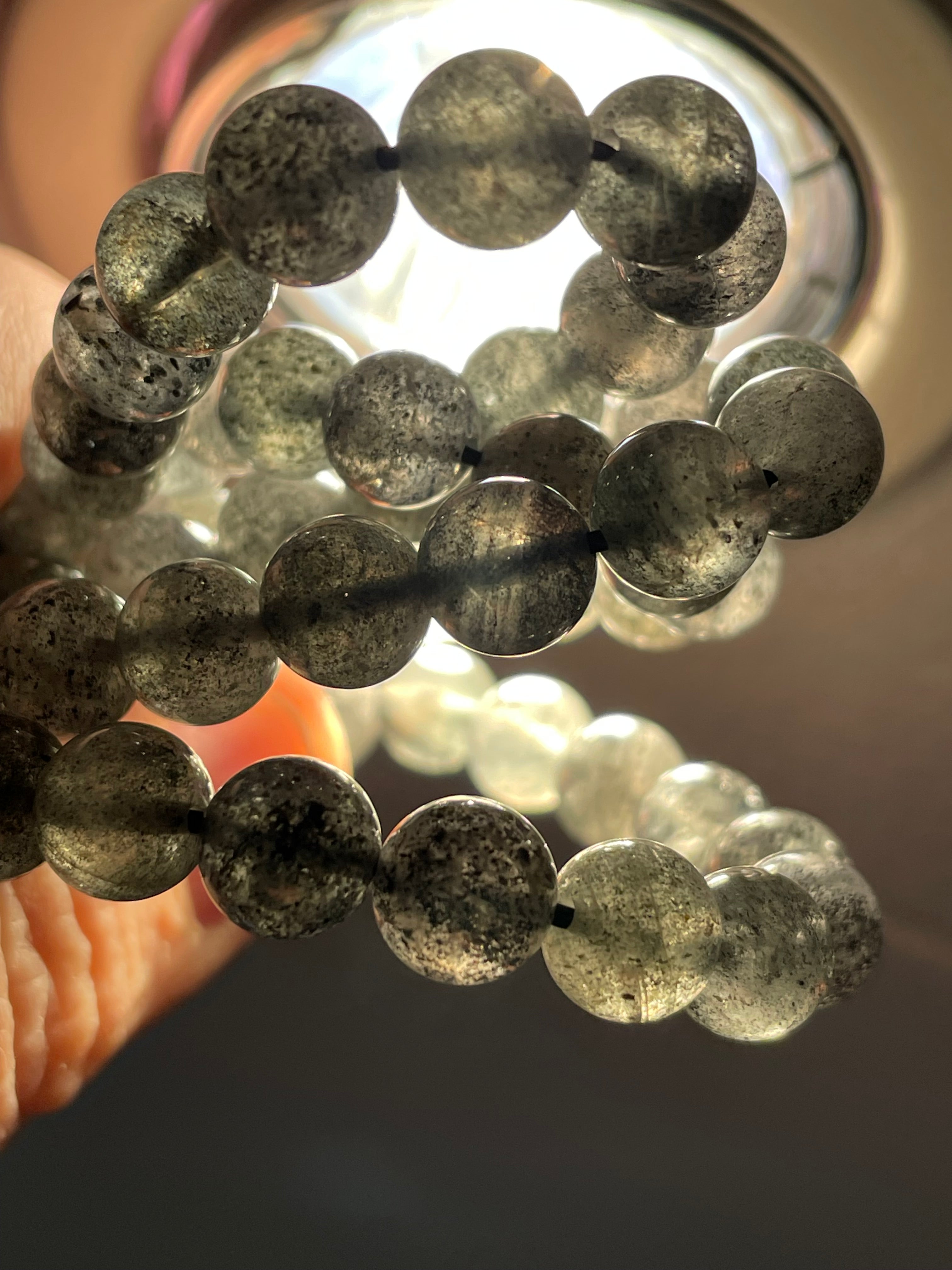 Fil de perles de biotite de 6 mm, coupe spéciale