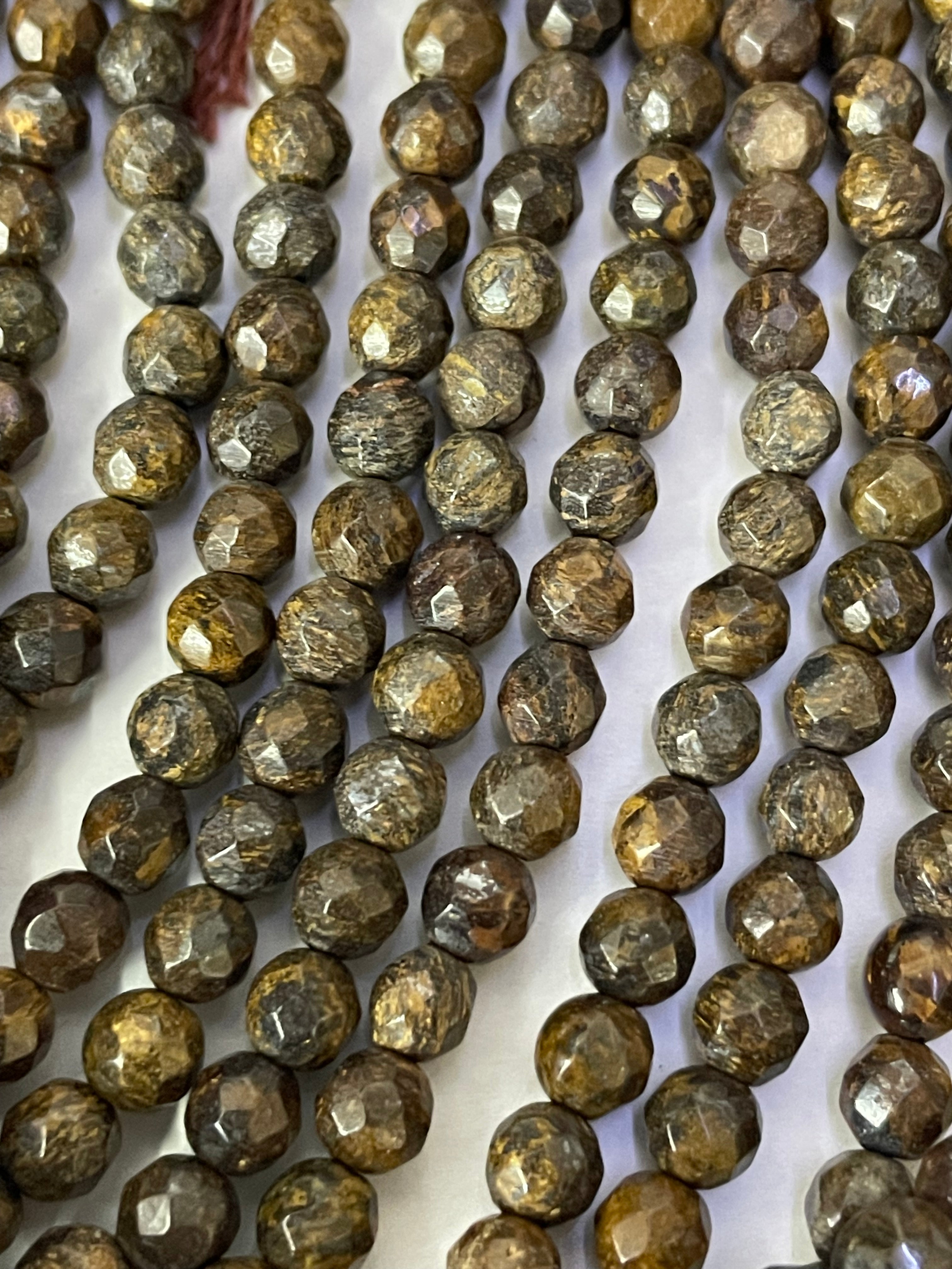 Bronzit ca. 4mm facettiert Kugeln