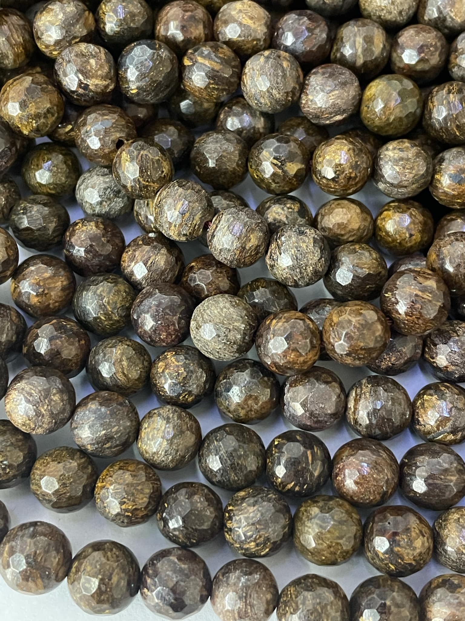 Fil de bronzite à facettes de 10 mm