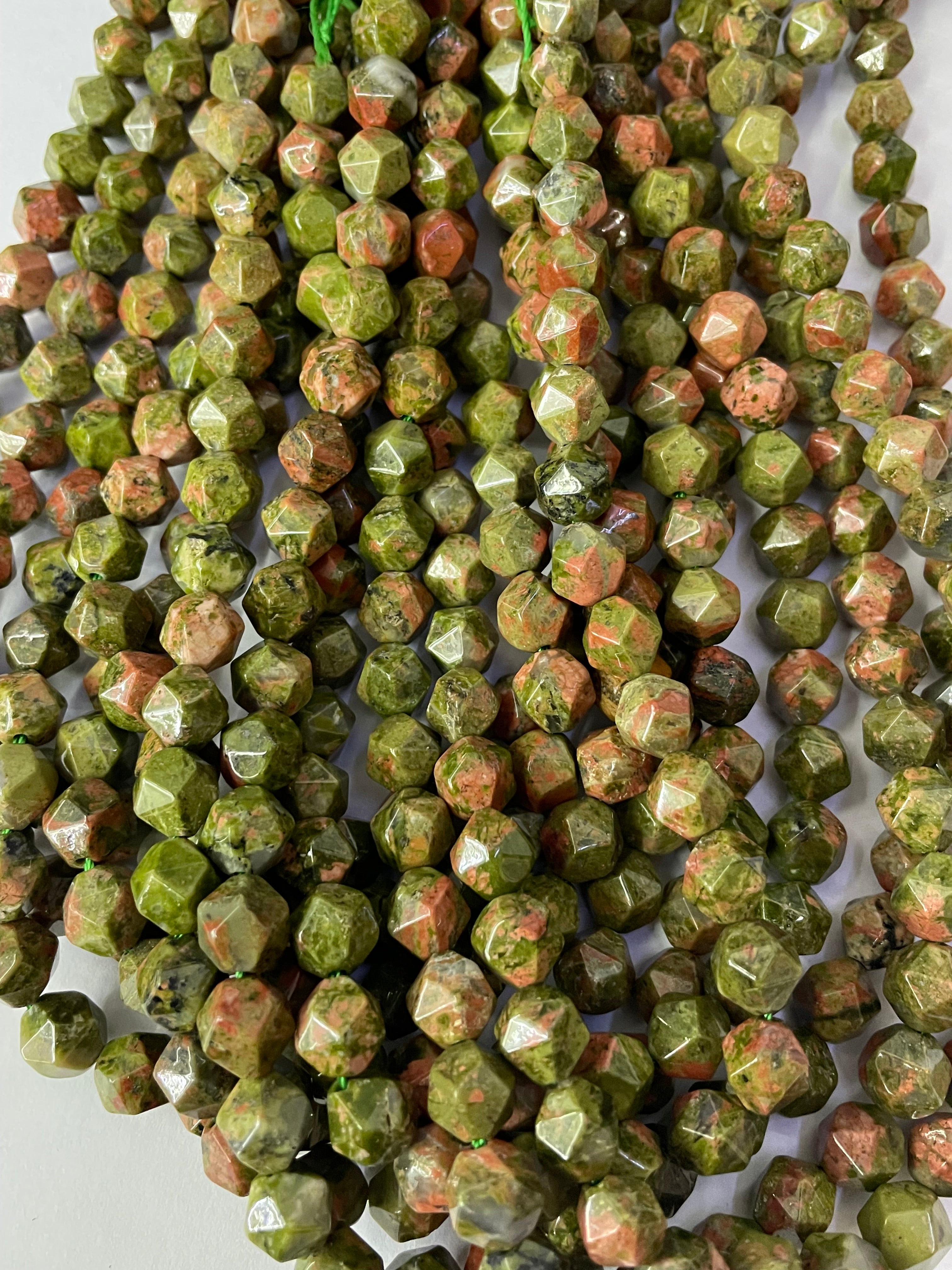Épidote - Cristal d'Unakite taillé 6 mm