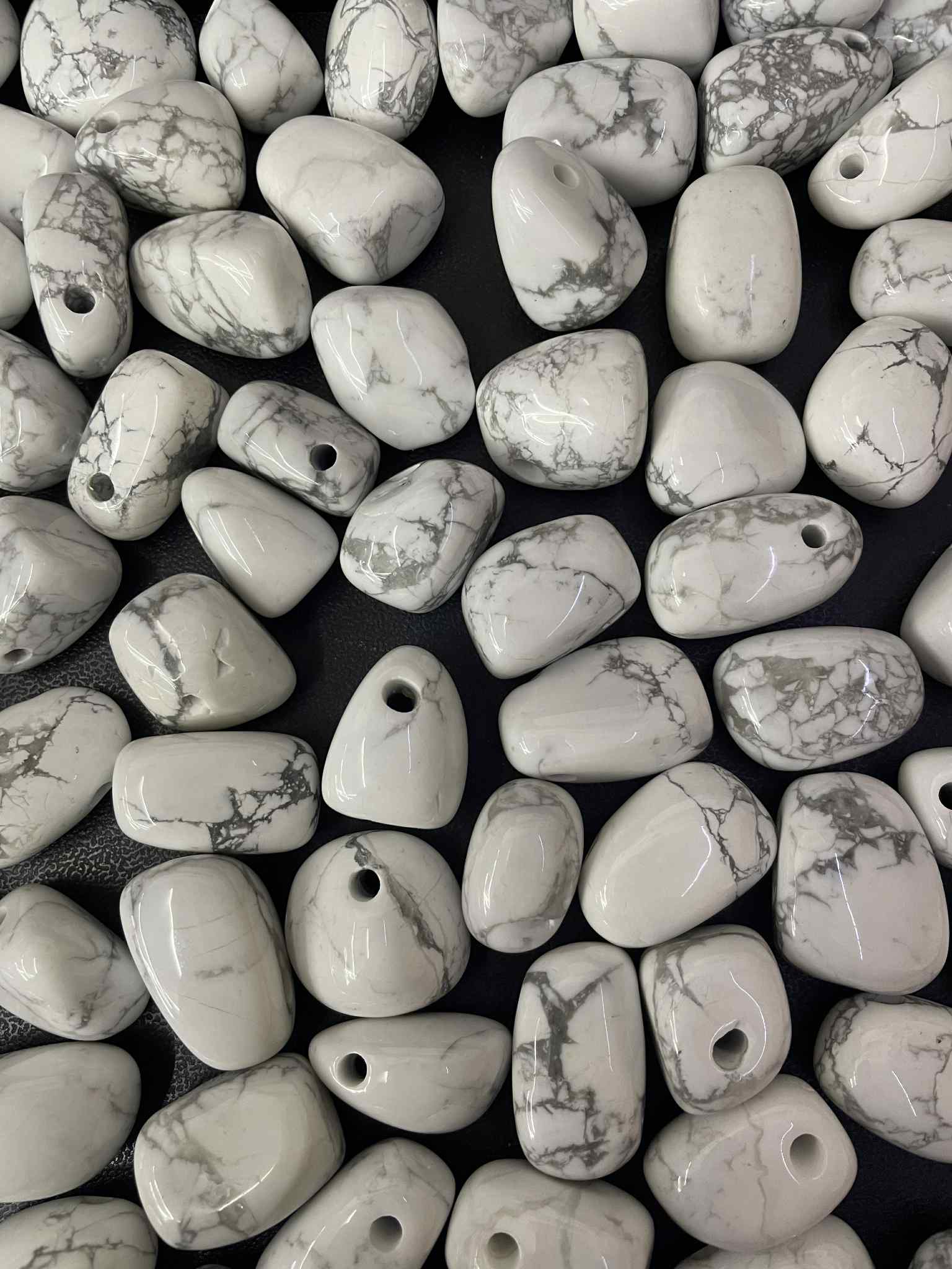 Howlith Trommelstein gelocht