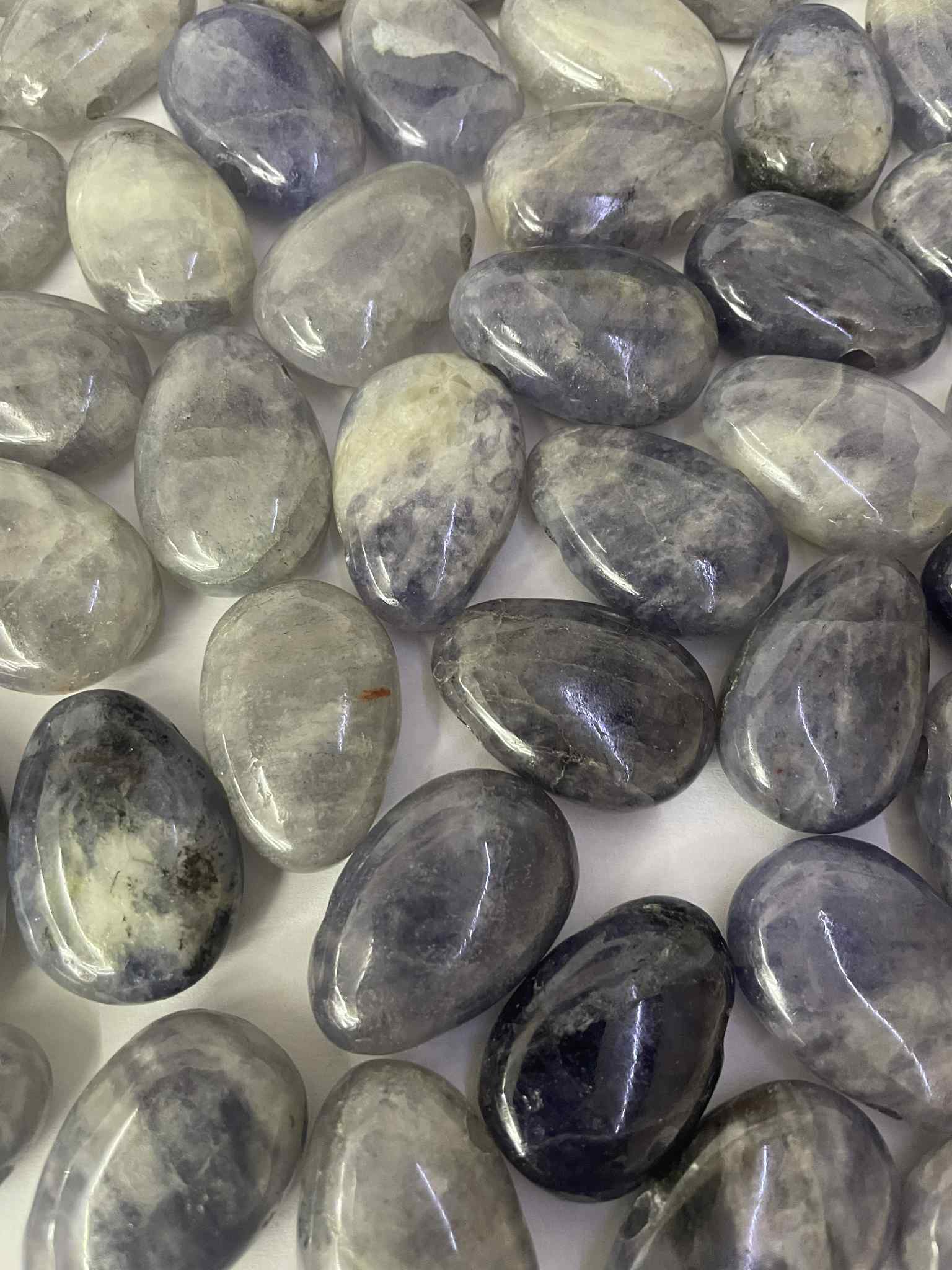 Iolith - Wassersaphir Trommelstein gelocht