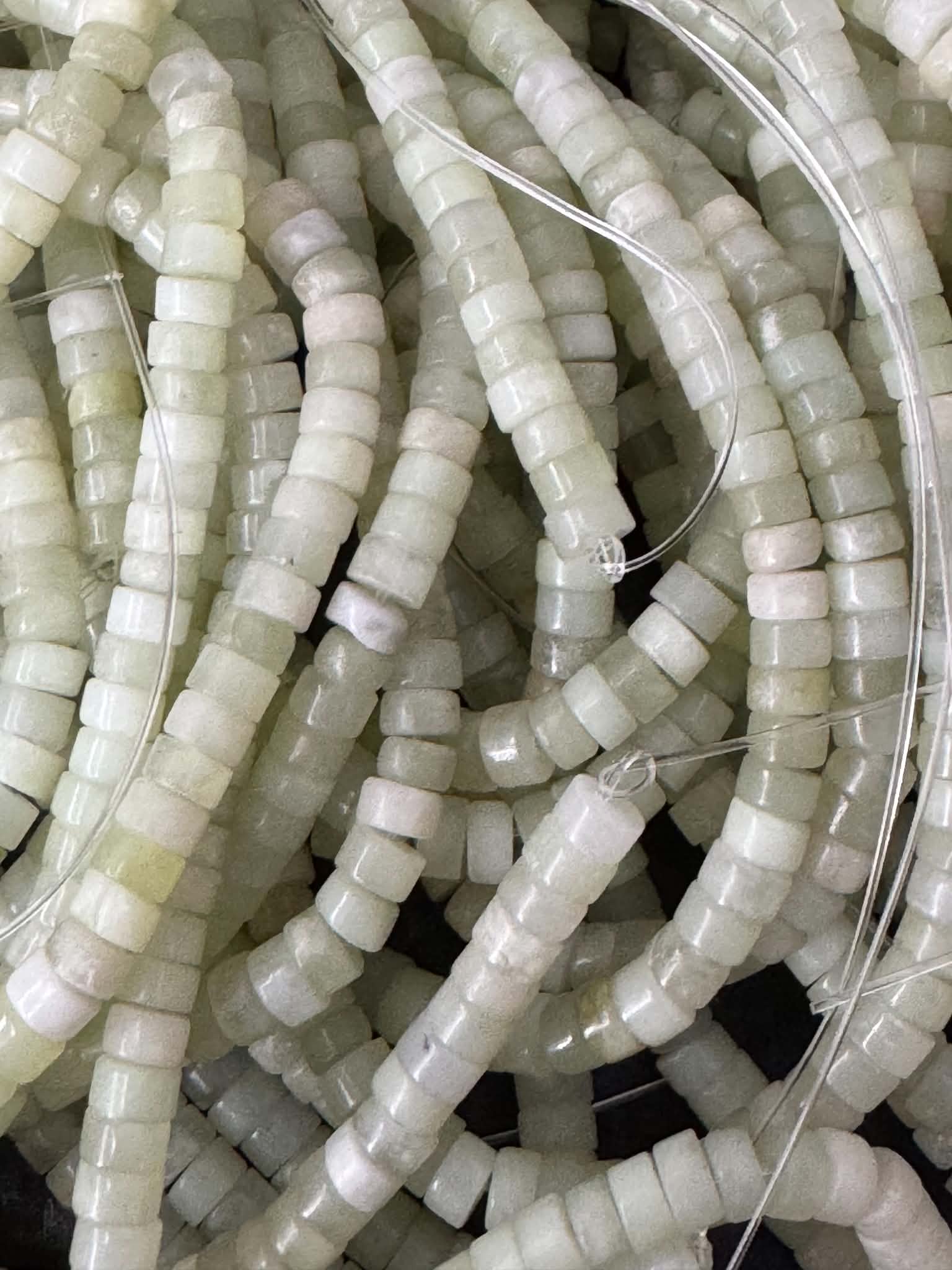 Jade vert clair, fil de perles cylindriques d’env. 4 mm