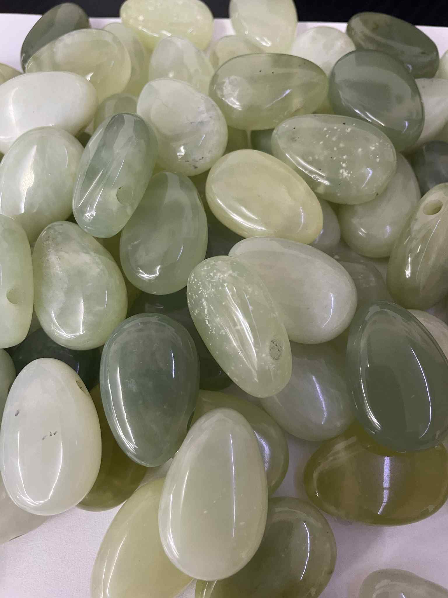 Jade hell Trommelstein gelocht Anhänger