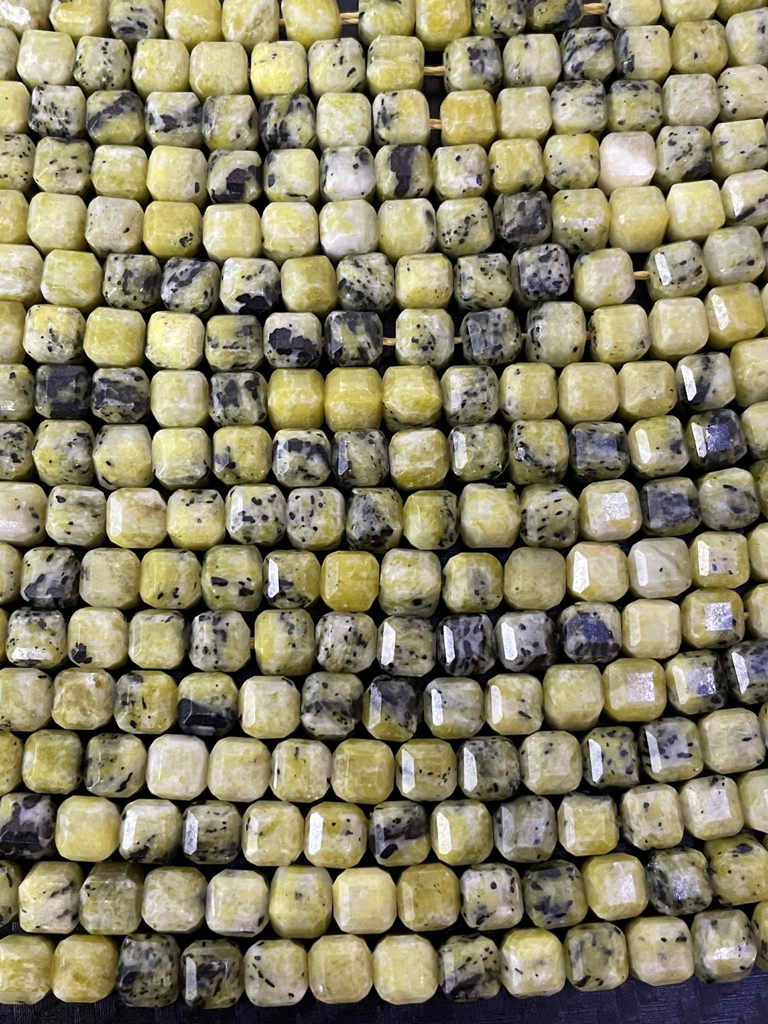 Lizardit Nowegen ca 5mm Würfel