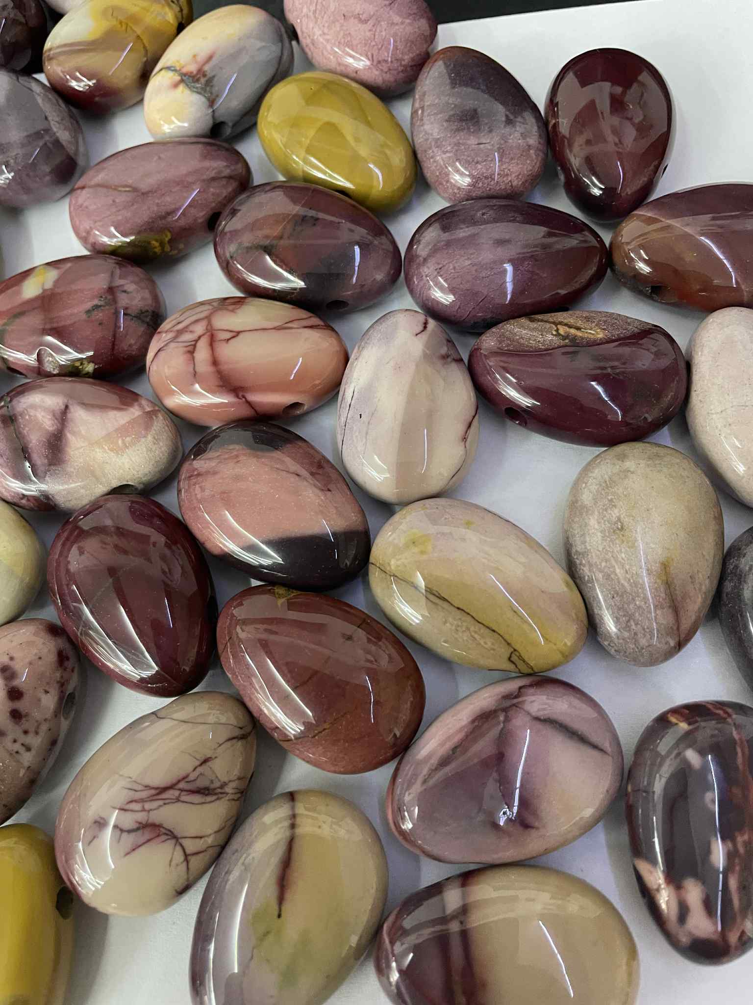 Mookait Trommelstein gelocht Anhänger