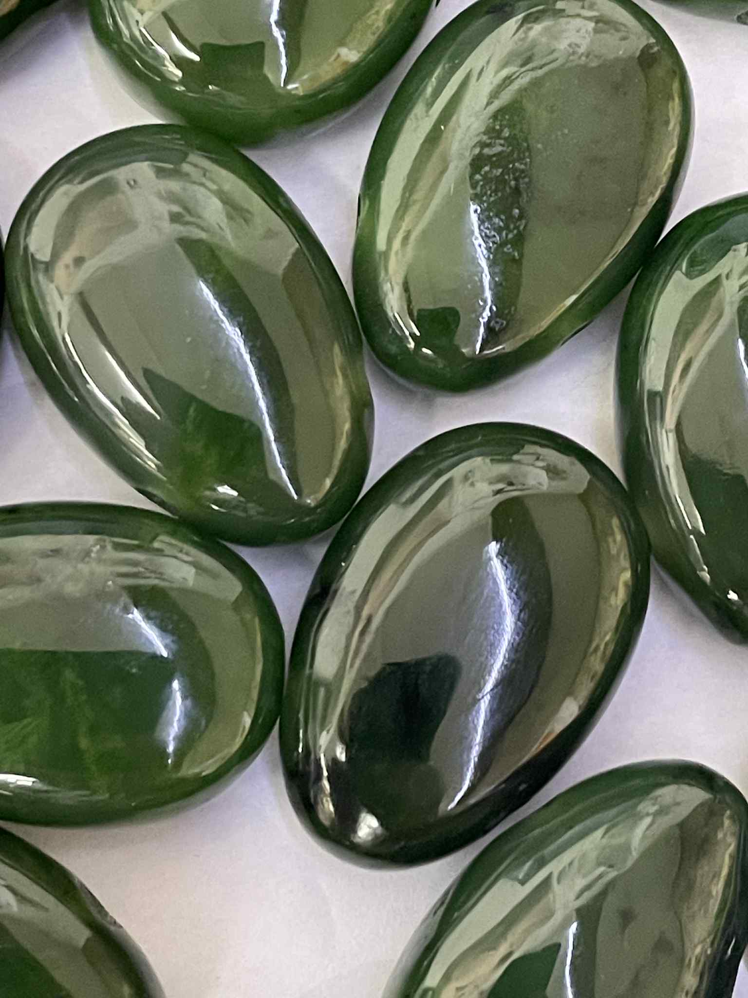 NEPHRIT Trommelstein gelocht Anhänger TOP