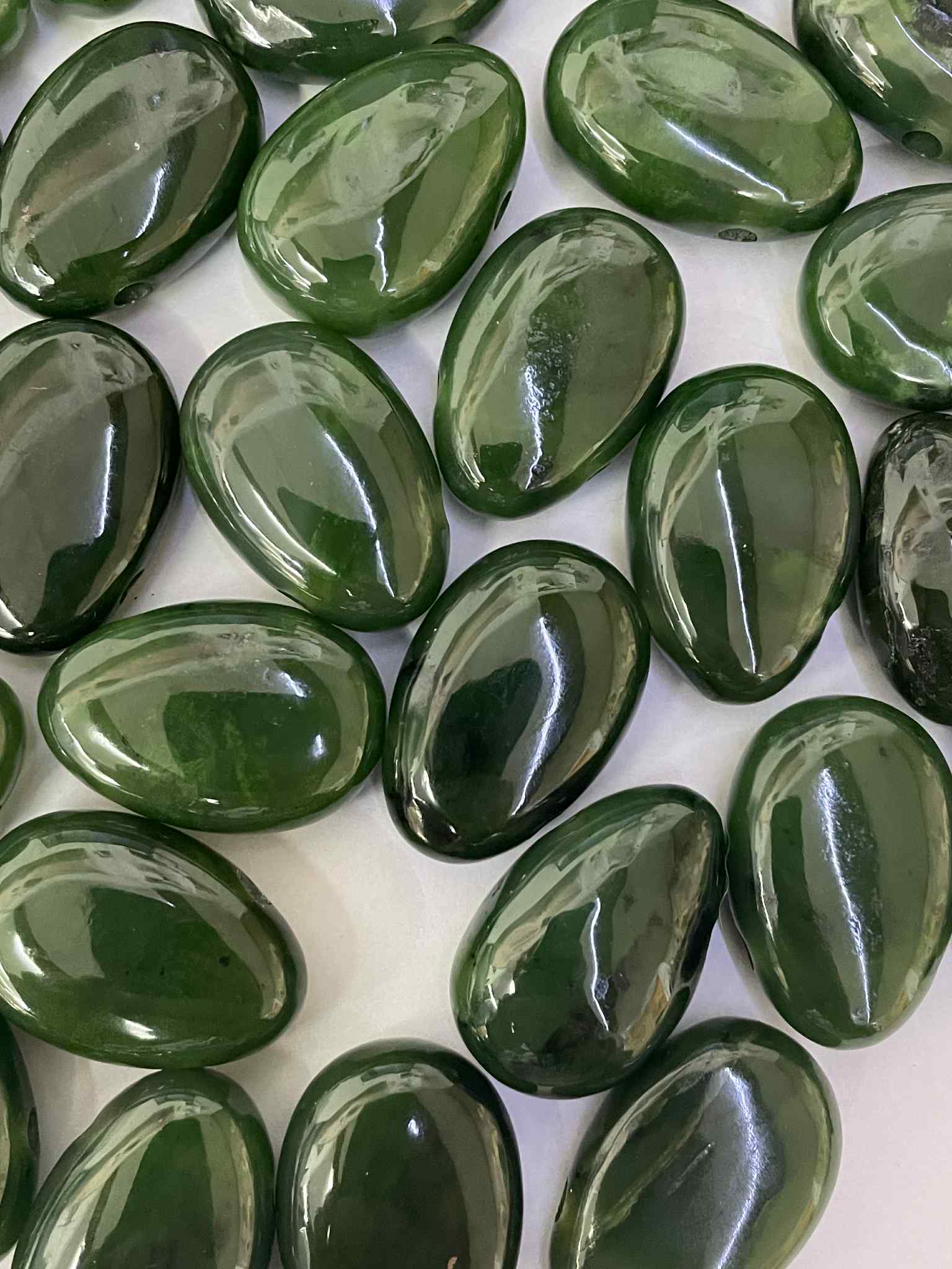 NEPHRIT Trommelstein gelocht Anhänger TOP