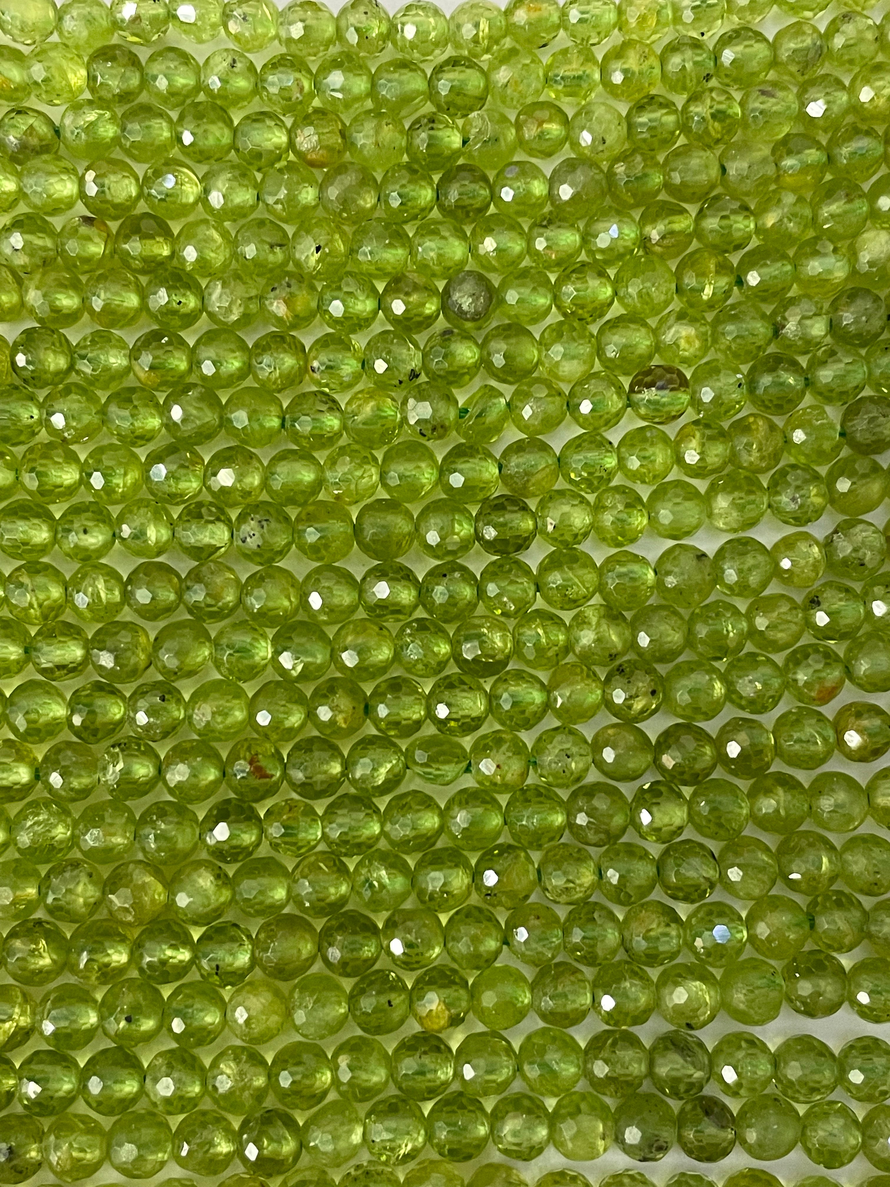 Olivine - Péridot 4 mm facetté naturel