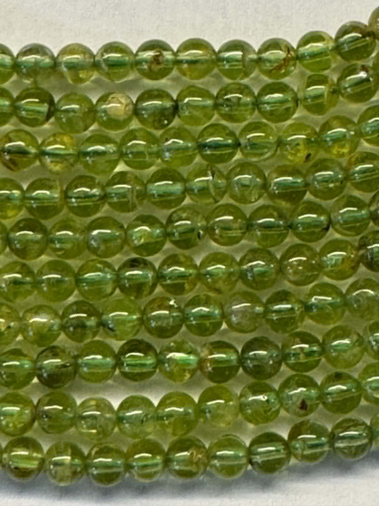 Olivine péridot naturel env. 4,3 mm, rang de boules