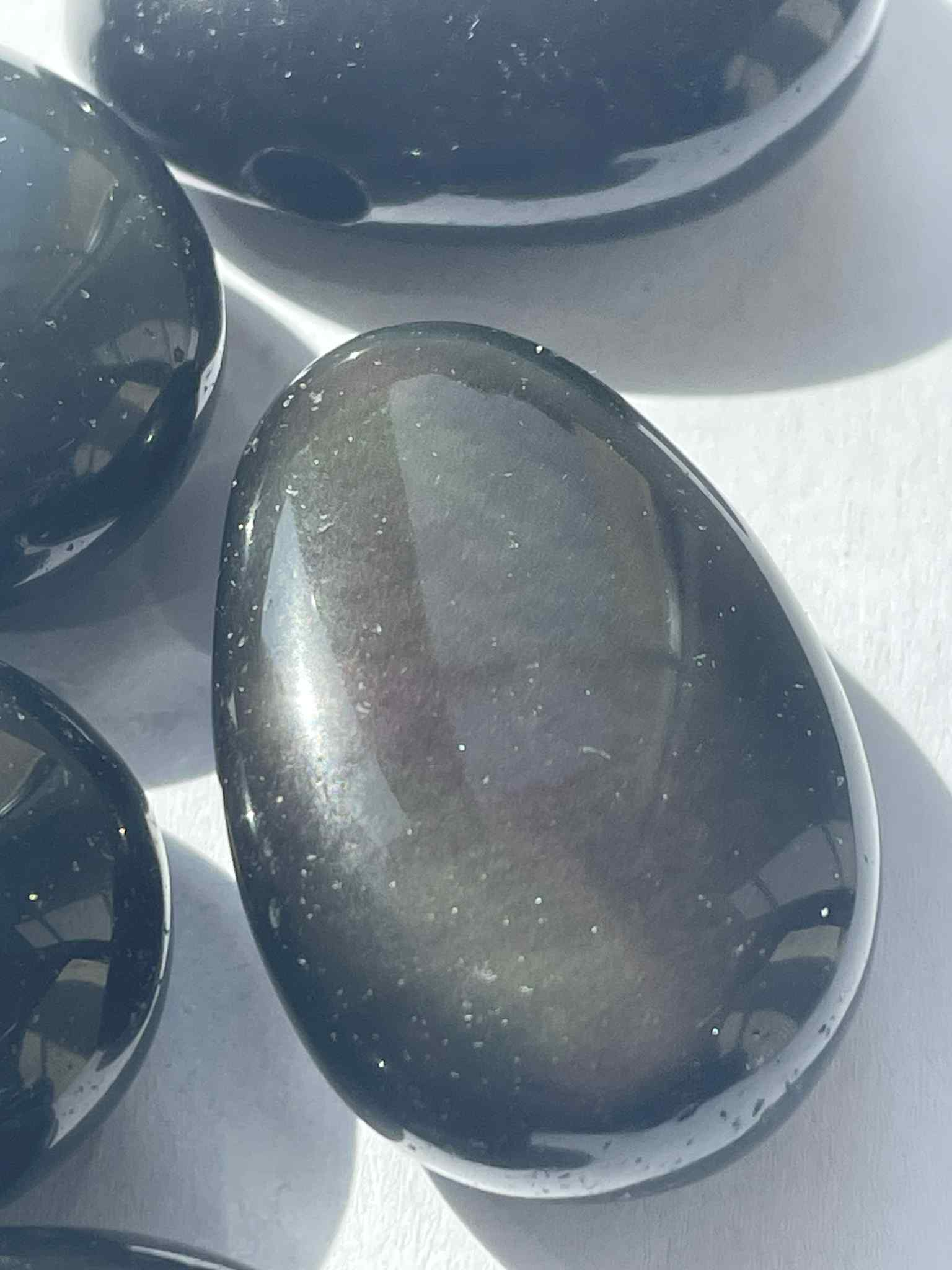 Regenbogen Obsidian Trommelstein gelocht