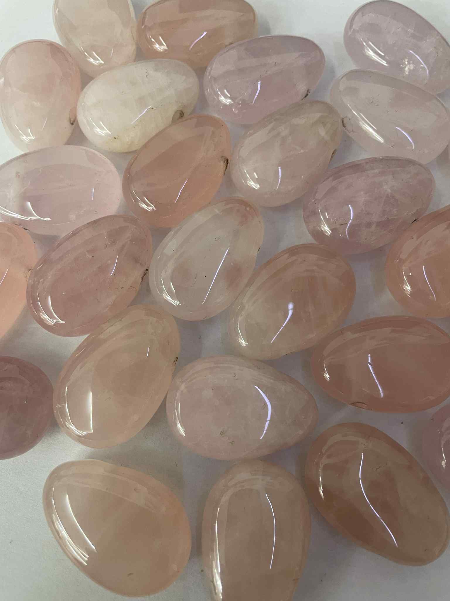 Rosenquarz Trommelstein gelocht Anhänger