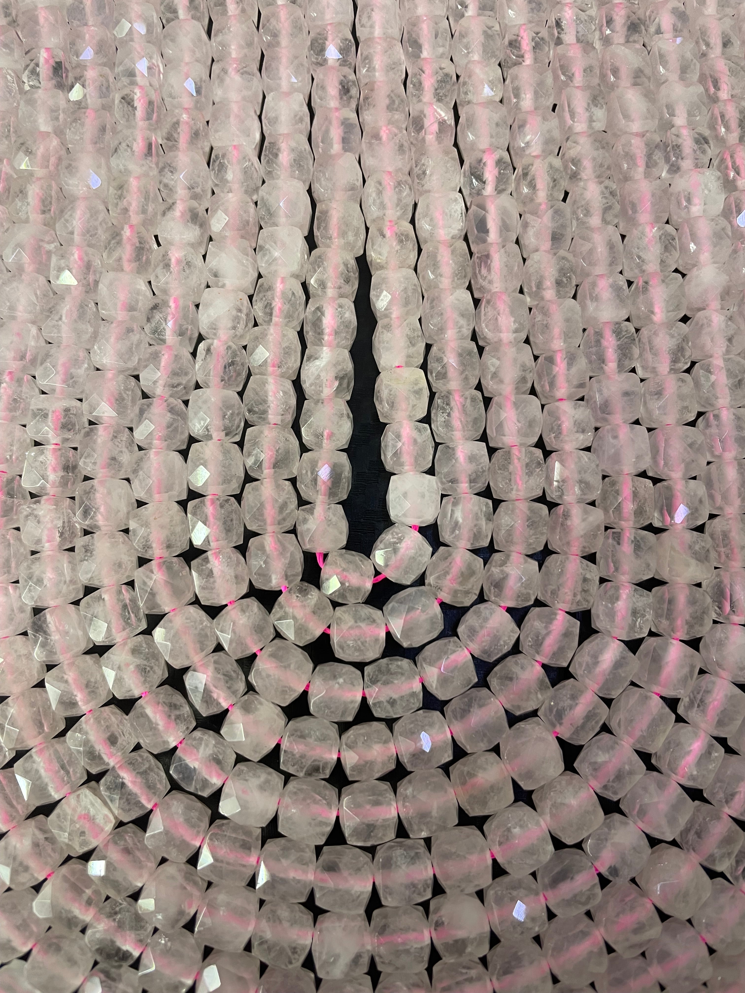 Rosenquarz Würfelstrang ca. 4mm facettiert