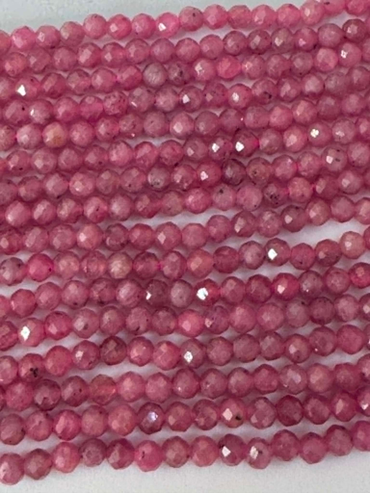 Rubis facetté env. 3,2 mm, clair