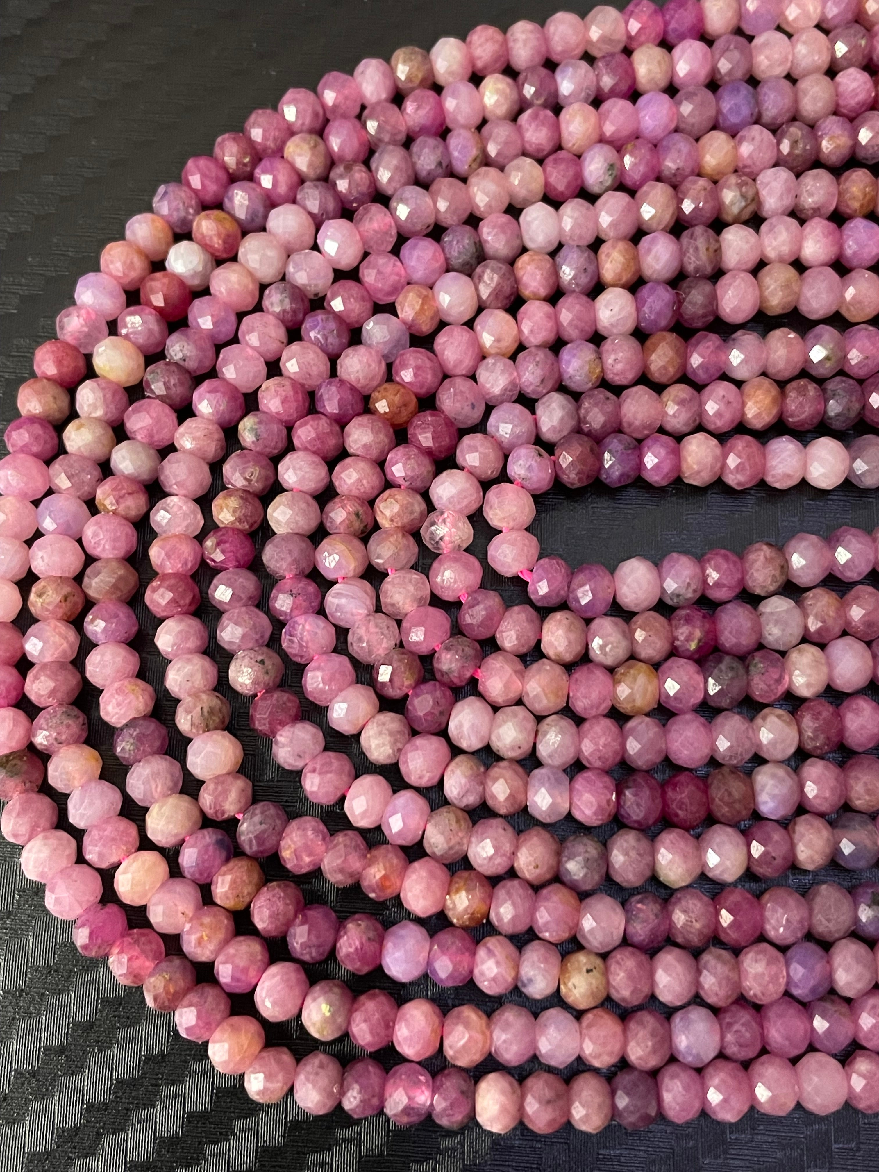 Rubis d'environ 4 mm à facettes plates et brillantes