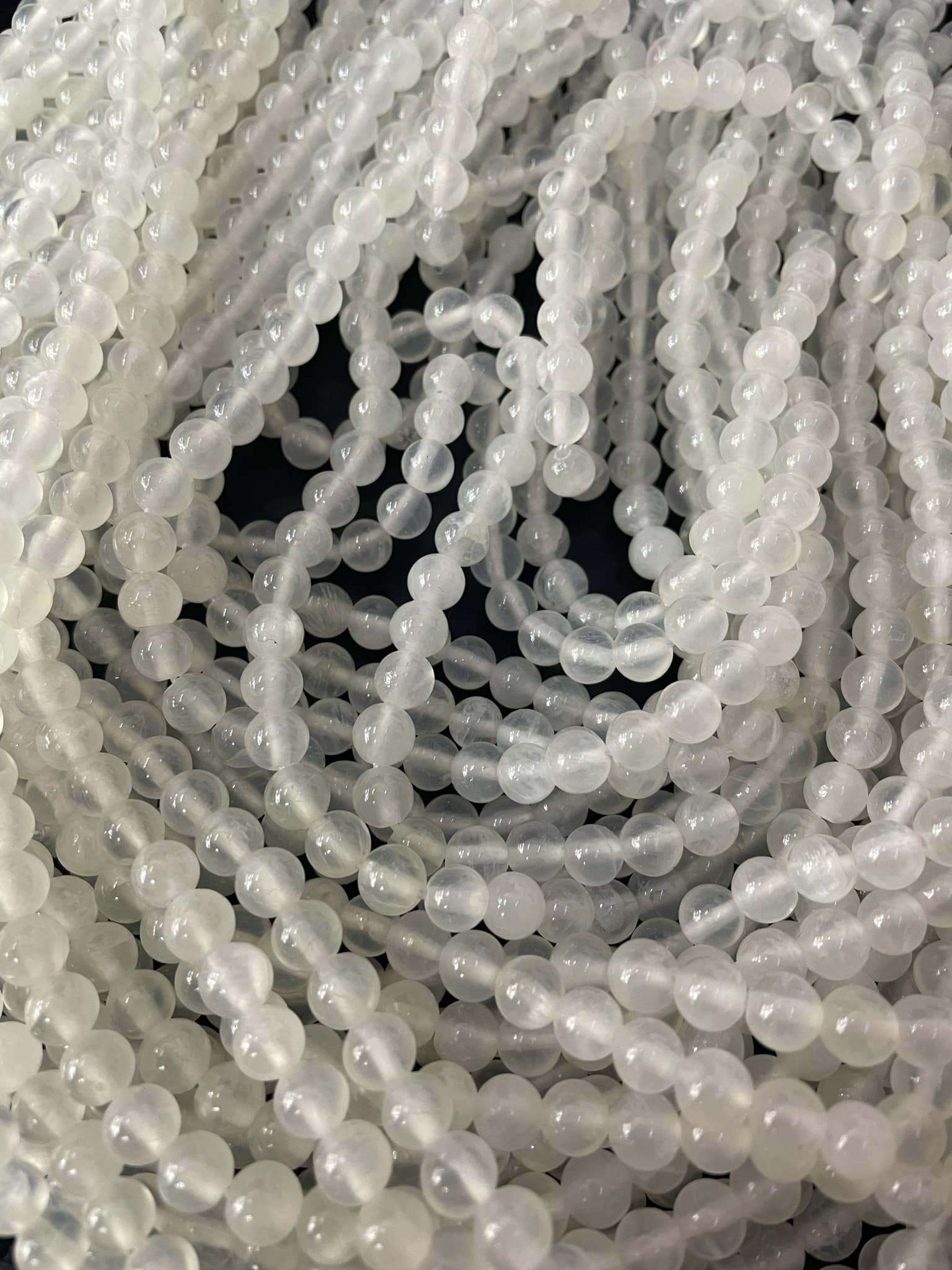 Sphères de sélénite d'environ 6 mm de long