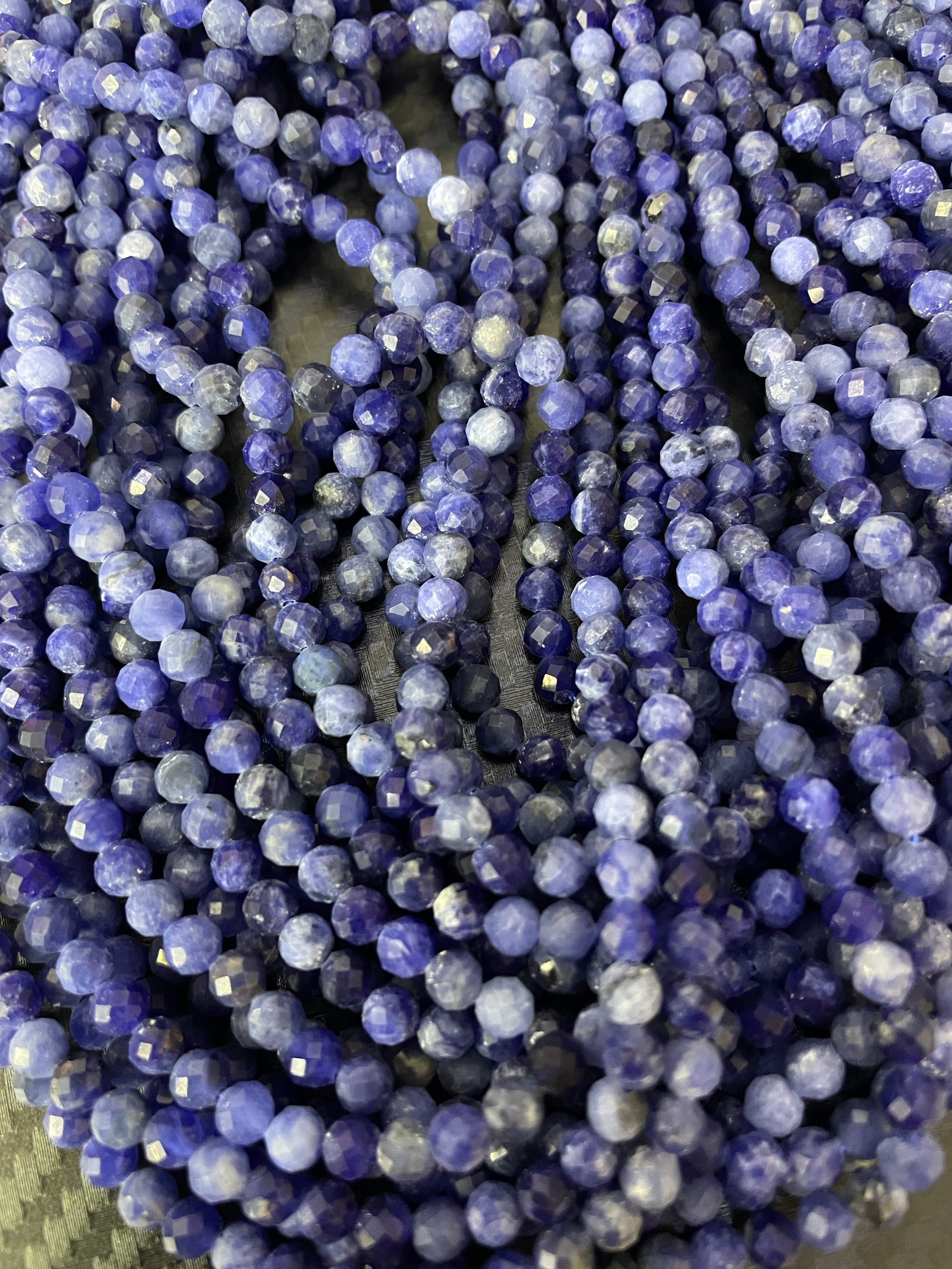 Sodalith facettiert ca 4mm Kugeln