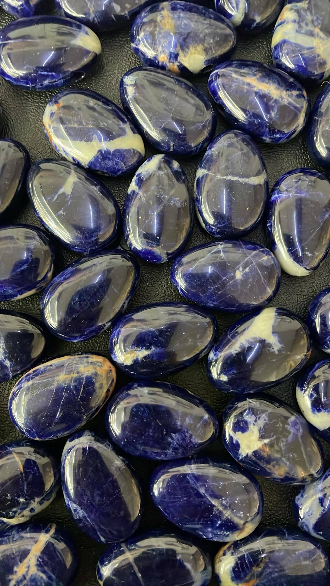 Pendentif perforé en pierre roulée de sodalite TOP