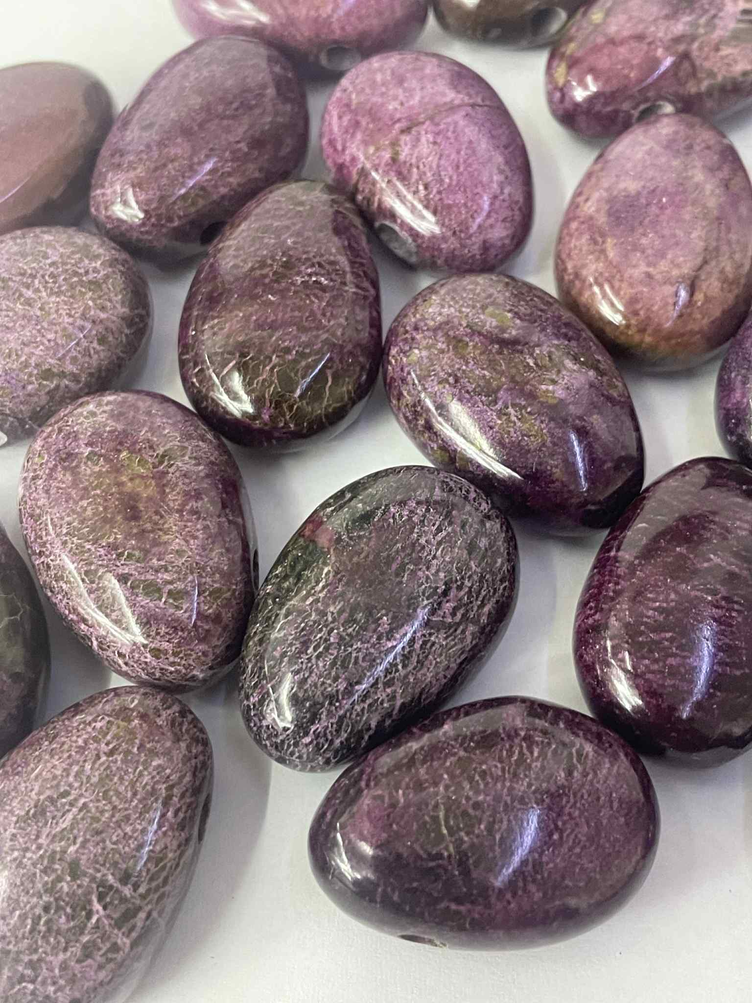 Stichtit Trommelstein Anhänger gelocht