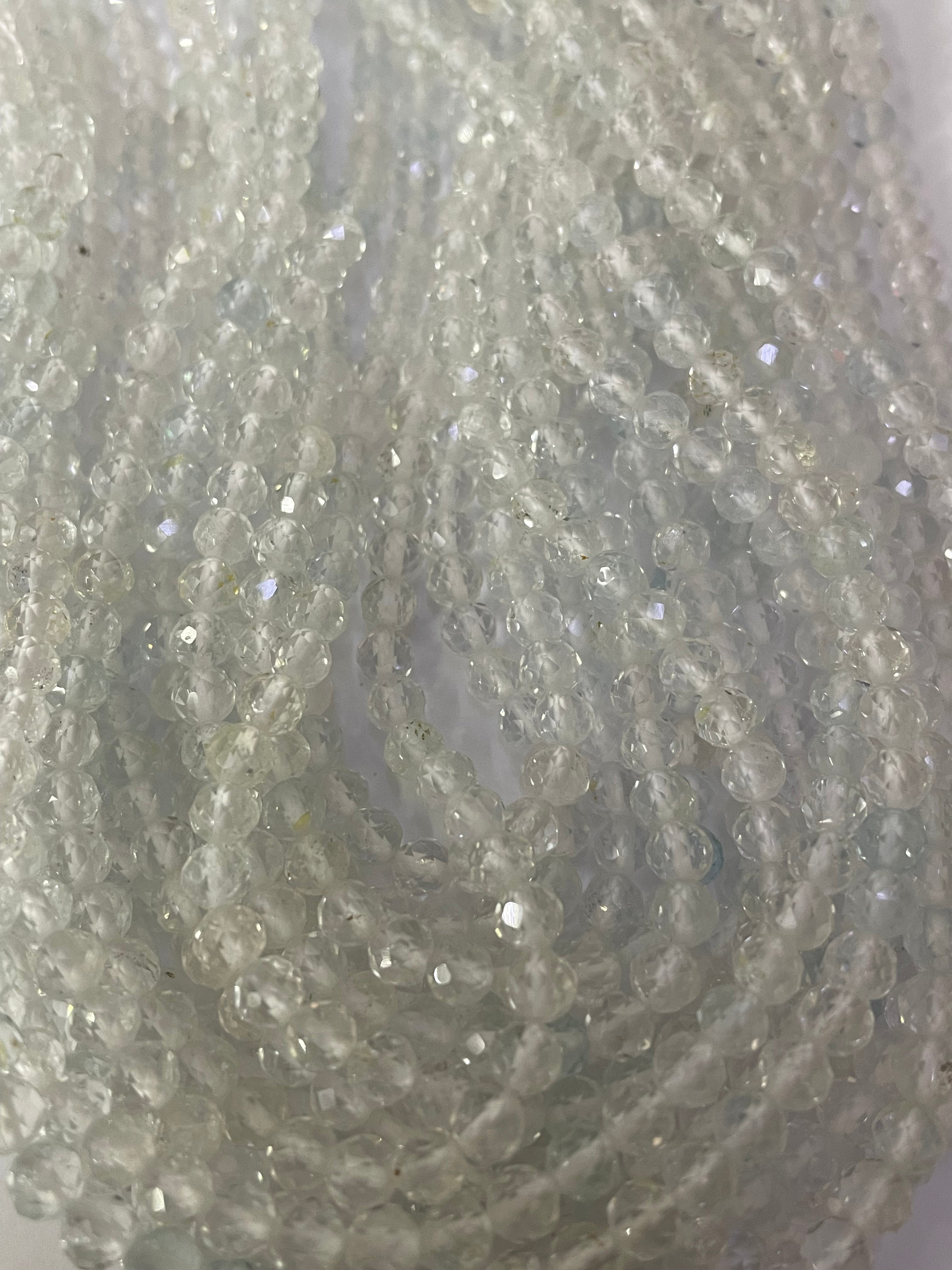 Topaze blanche / bleue facettée 4 mm
