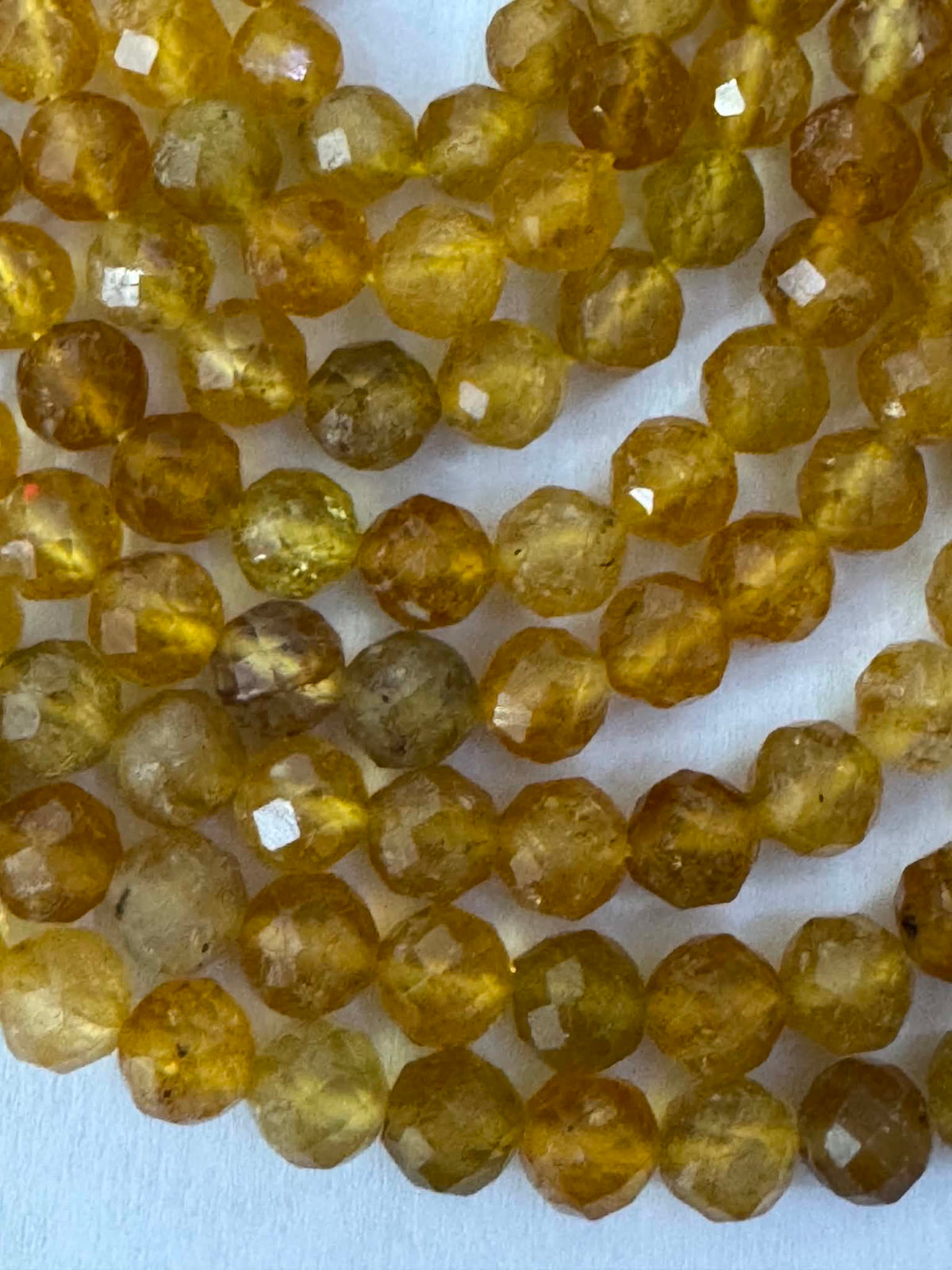 Tourmaline jaune facettée env. 5 mm