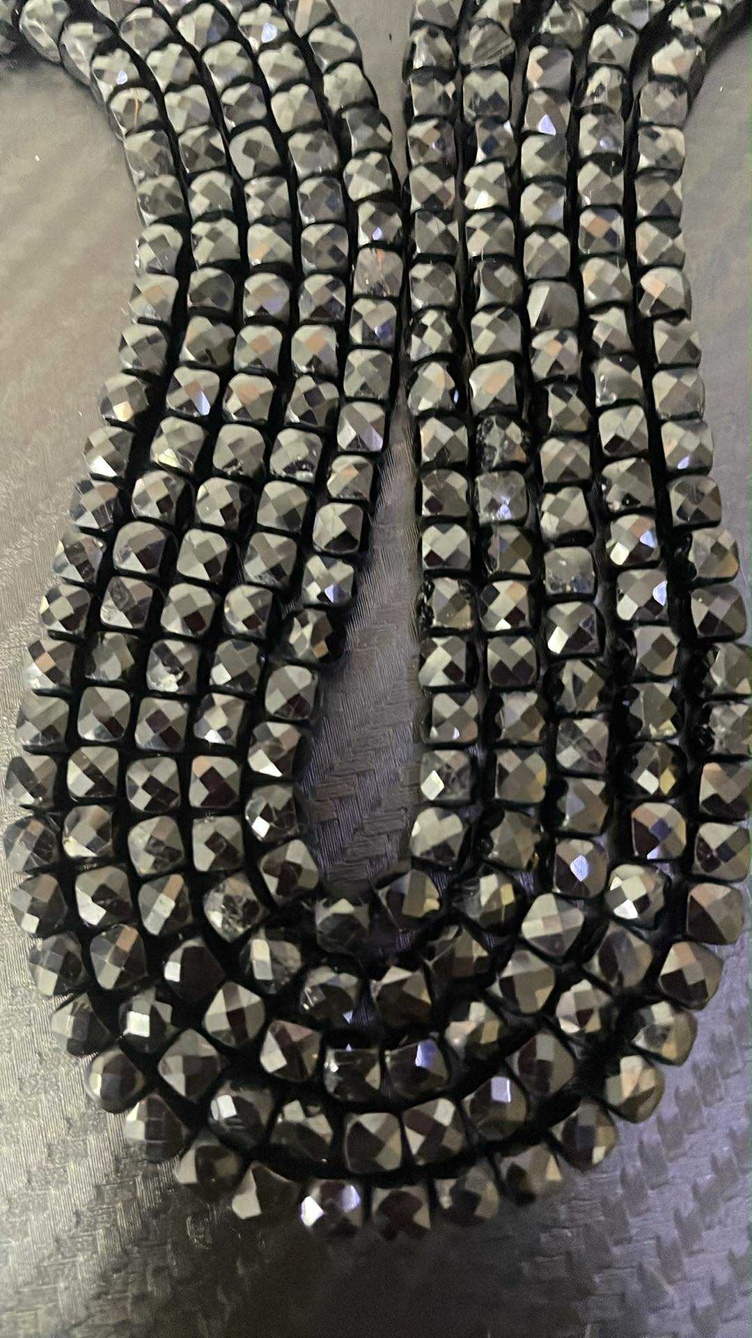 Turmalin schwarz Würfelstrang ca. 4.3mm