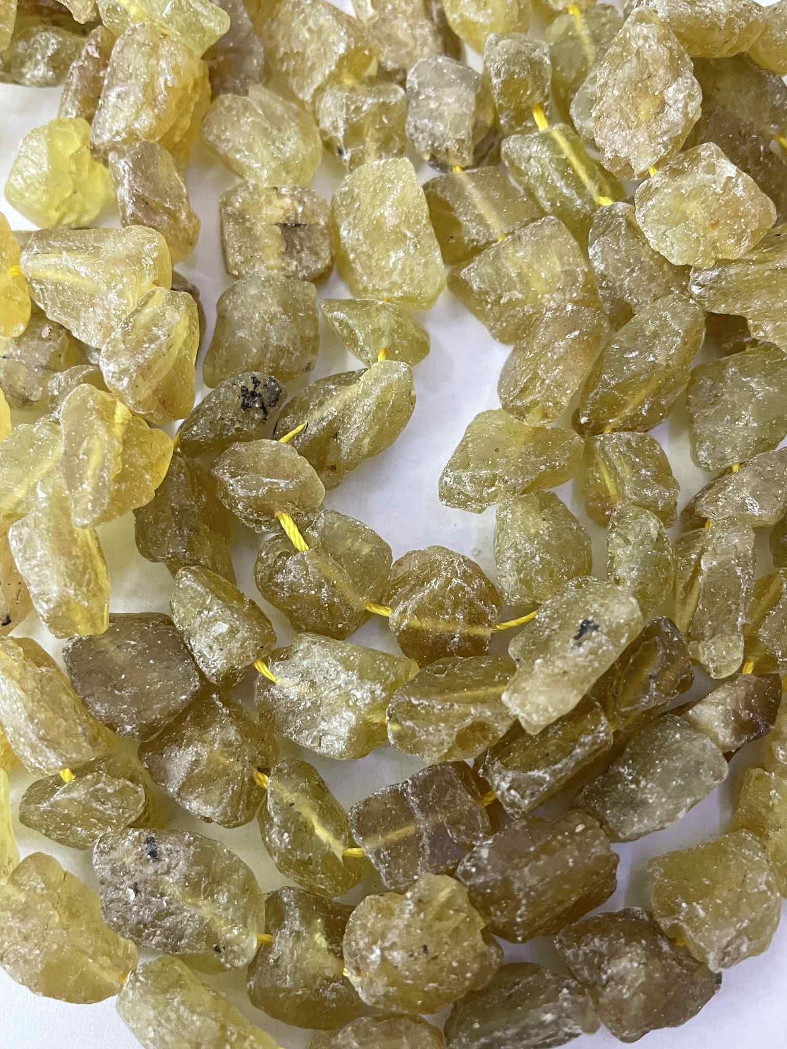 Apatit gelb Rohsteinstrang