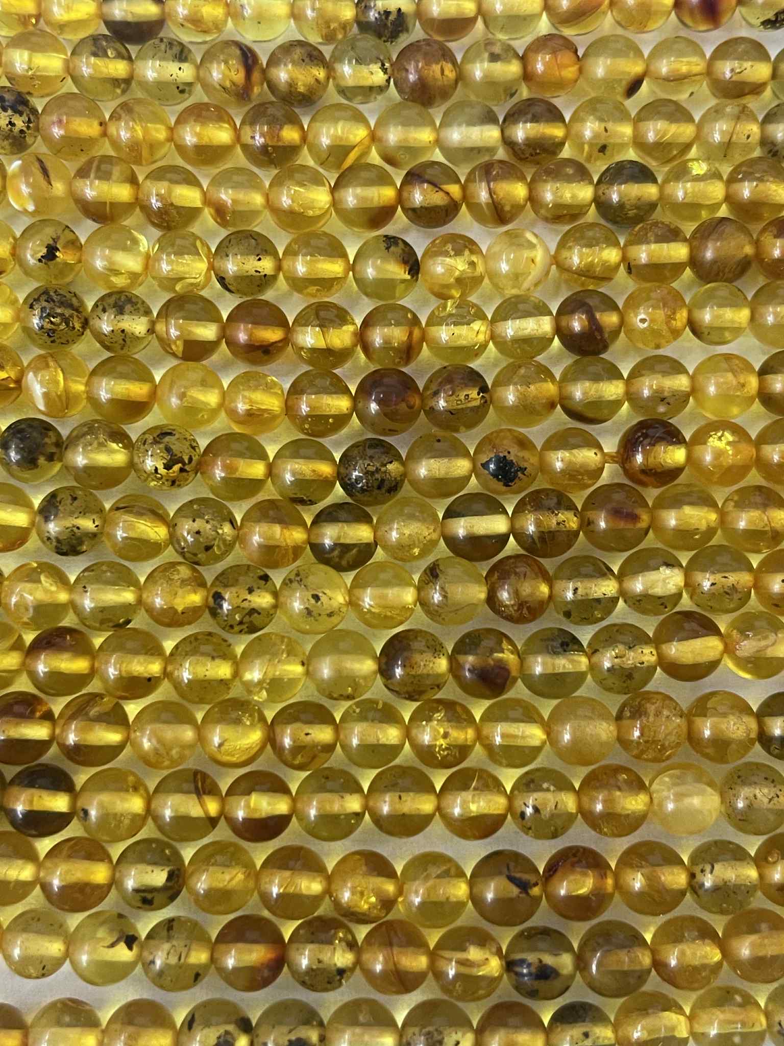 Rang de perles d’ambre 4 mm – avec inclusions naturelles