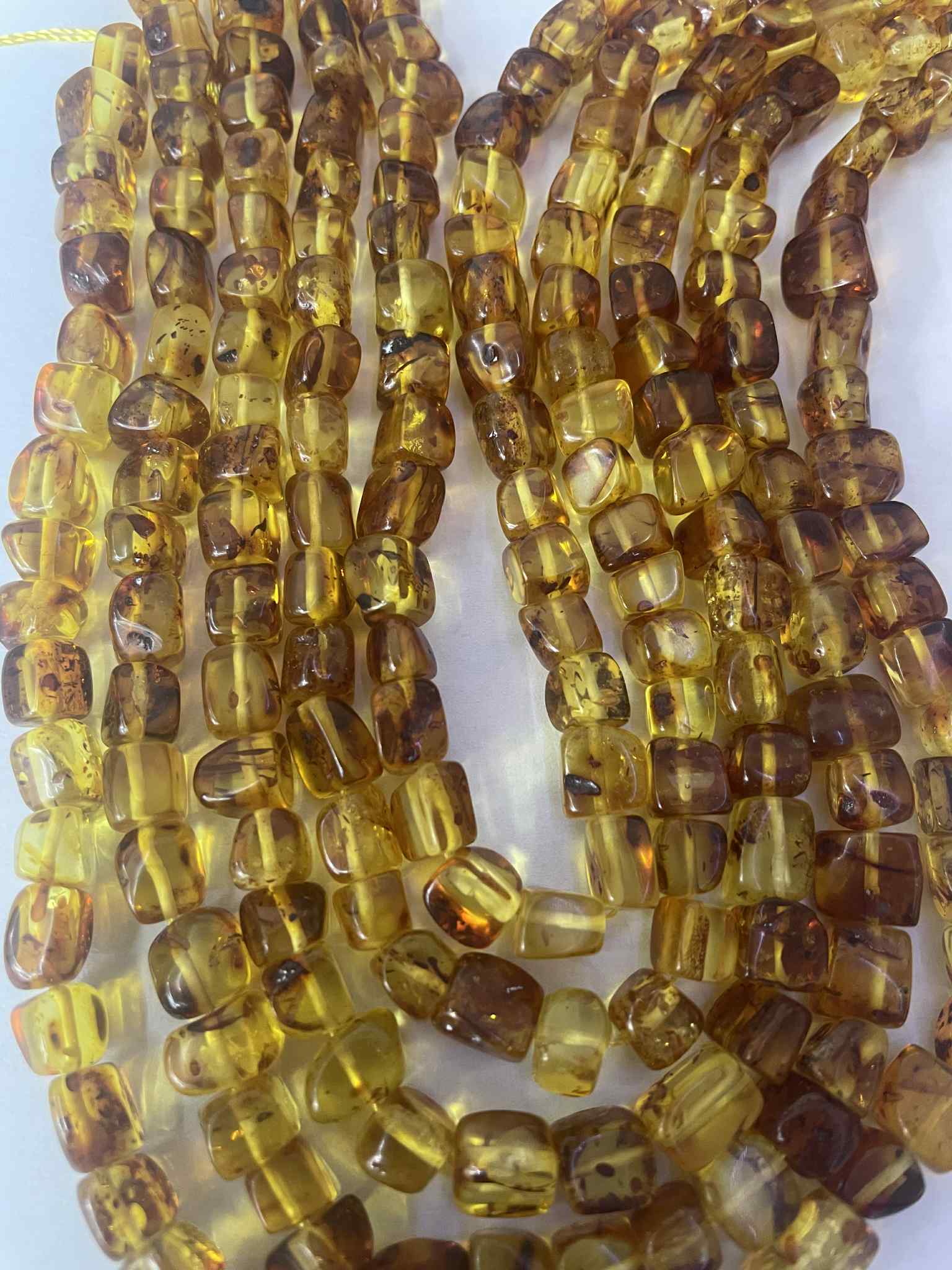 Bernstein Würfelstrang freiform ca. 6mm