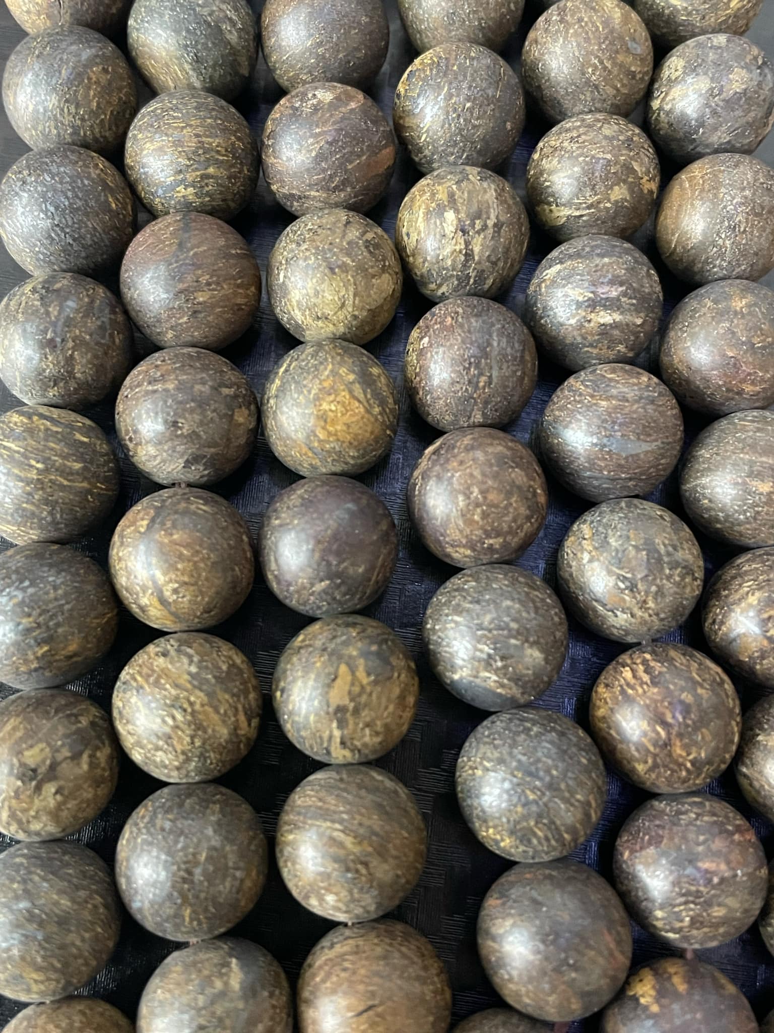 Boules de bronzite environ 8 mm MAT