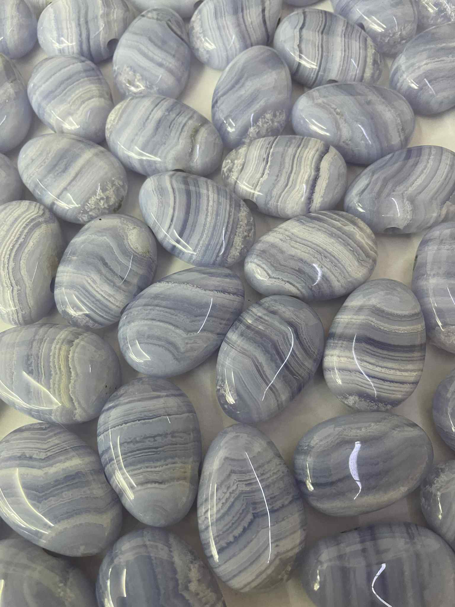 Chalcedon TOP Trommelstein gelocht Anhänger