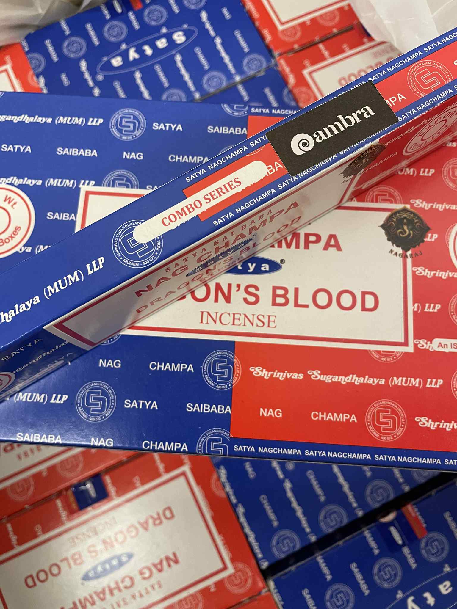 12 x 16g Satya Combo Serie - Nag Champa & Dragon's Blood Räucherstäbchen ( 192g )