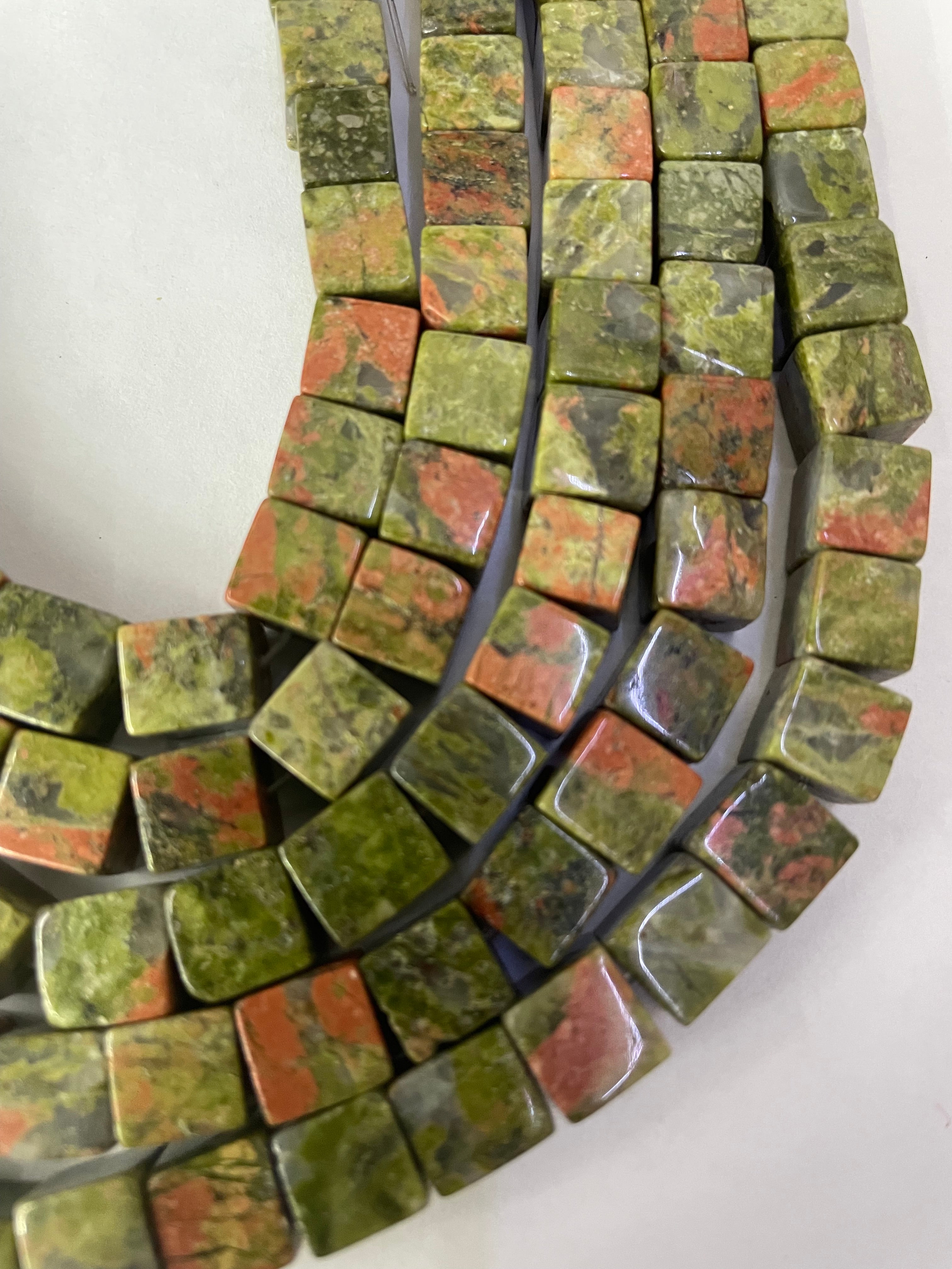 Épidote - Unakite cube brin 8 mm