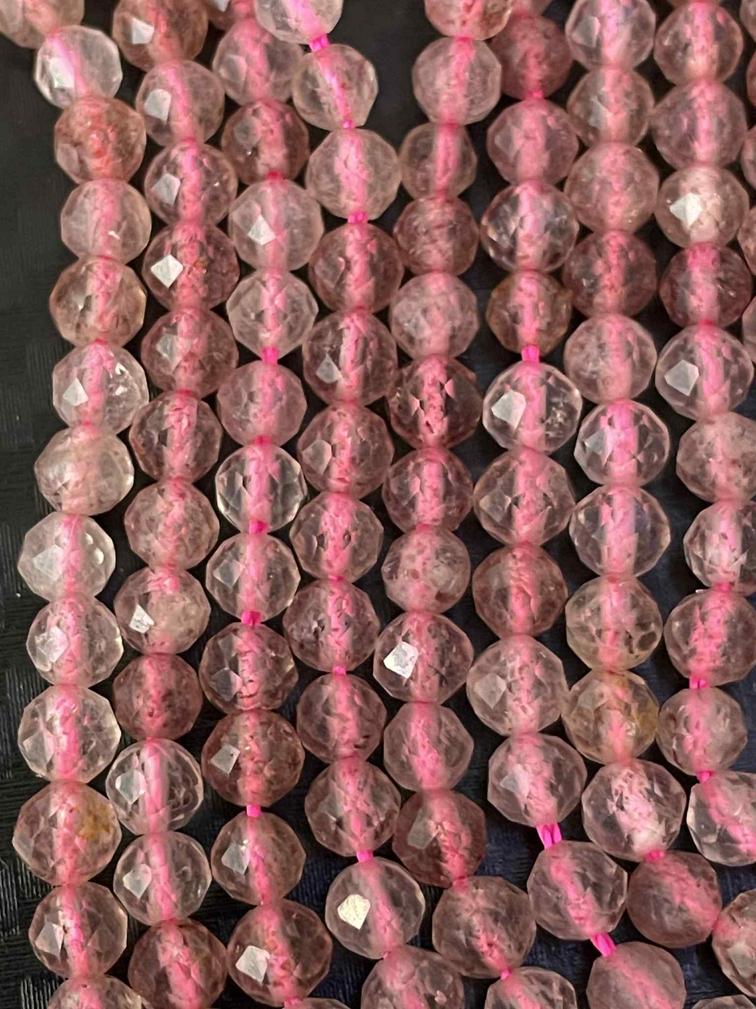 Erdbeerquarz 4mm facettiert