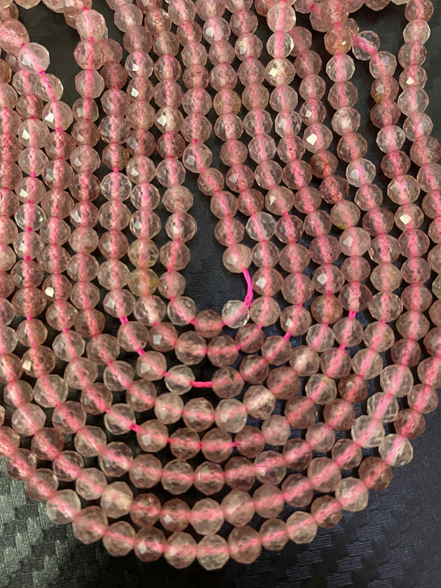 Erdbeerquarz 4mm facettiert