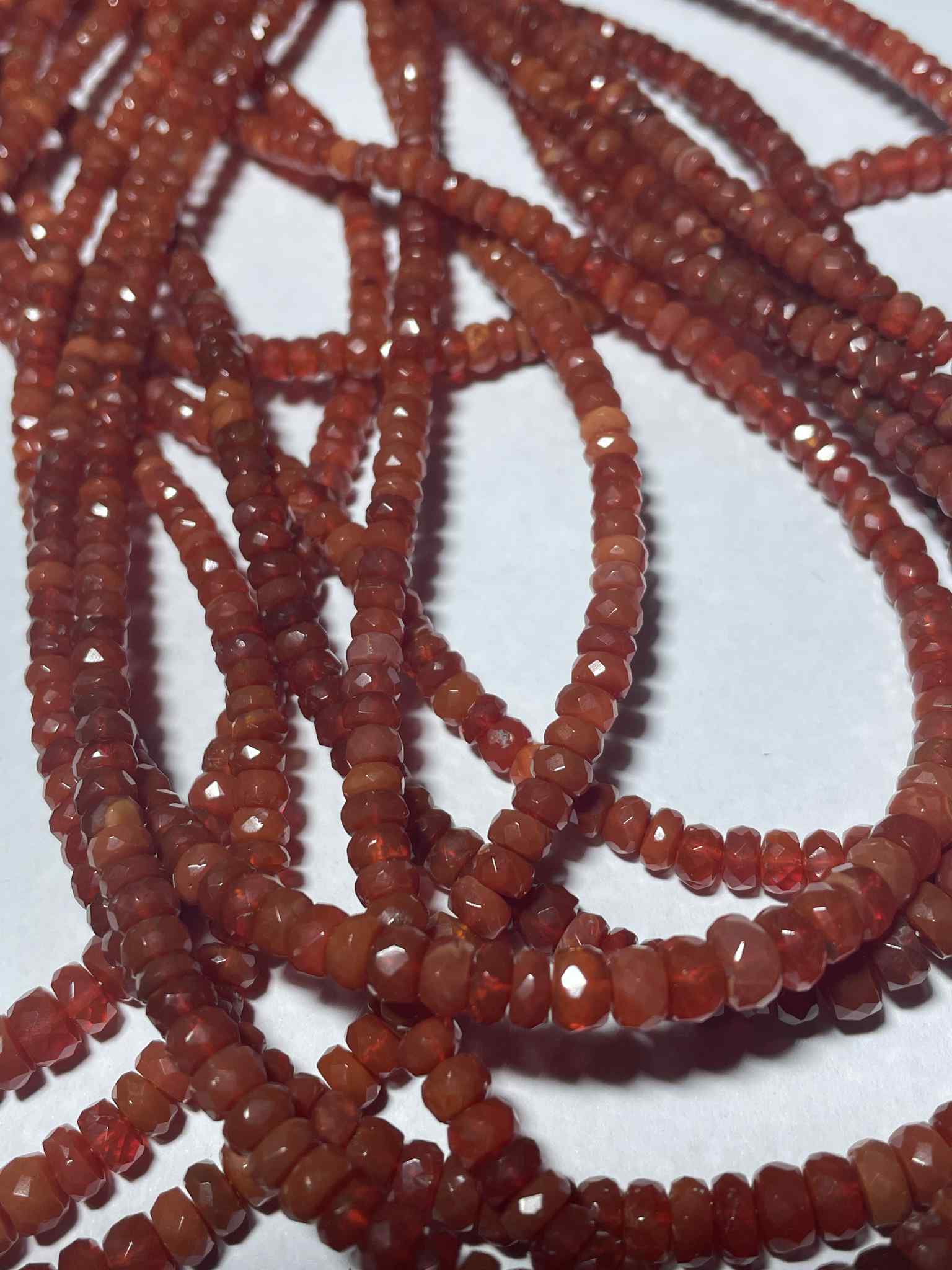 Opale de feu rouge facettée rondelles env. 4 - 5,5 mm dégradé TOP