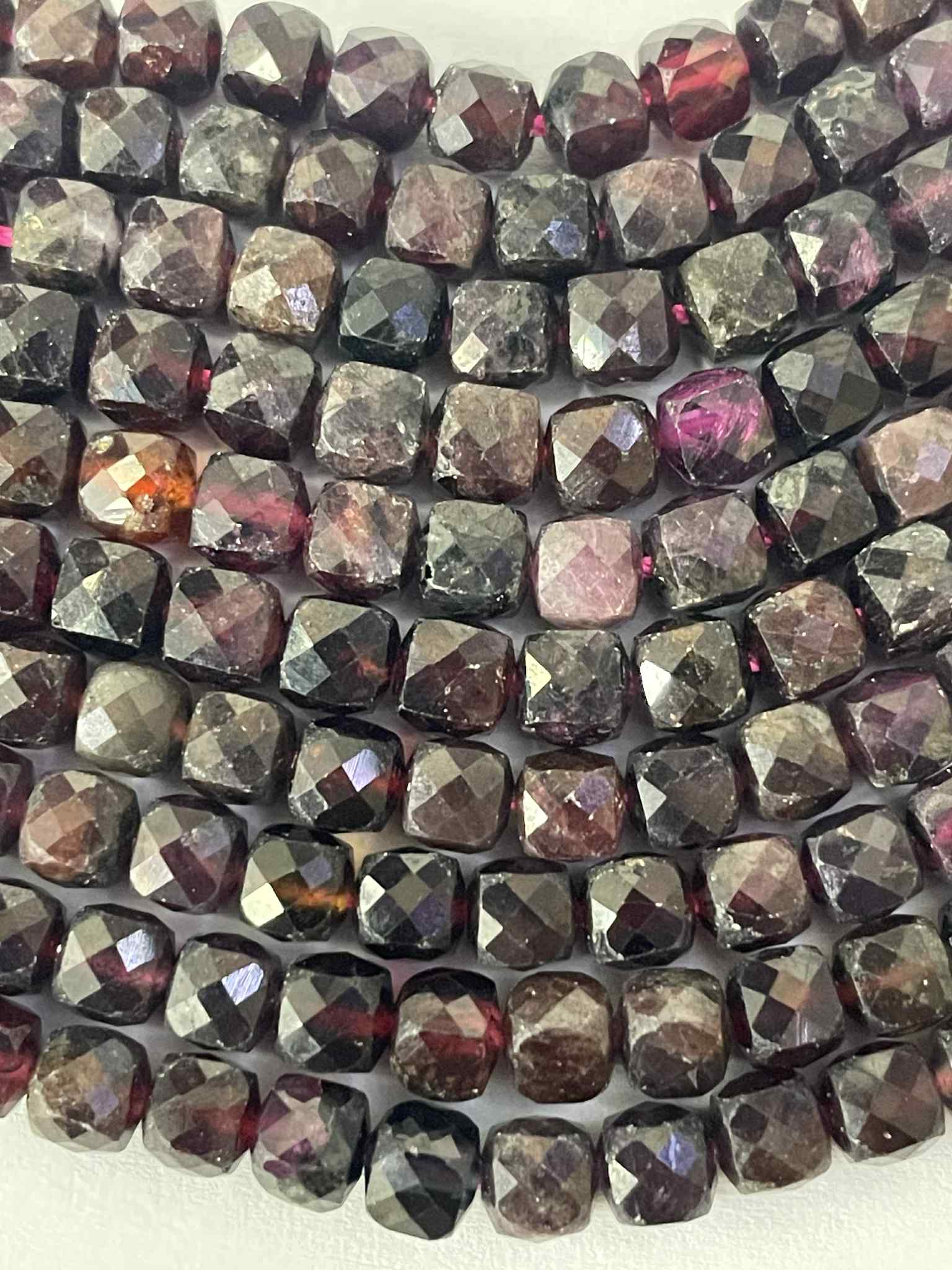 Granat Würfel 4mm facettiert AKTION