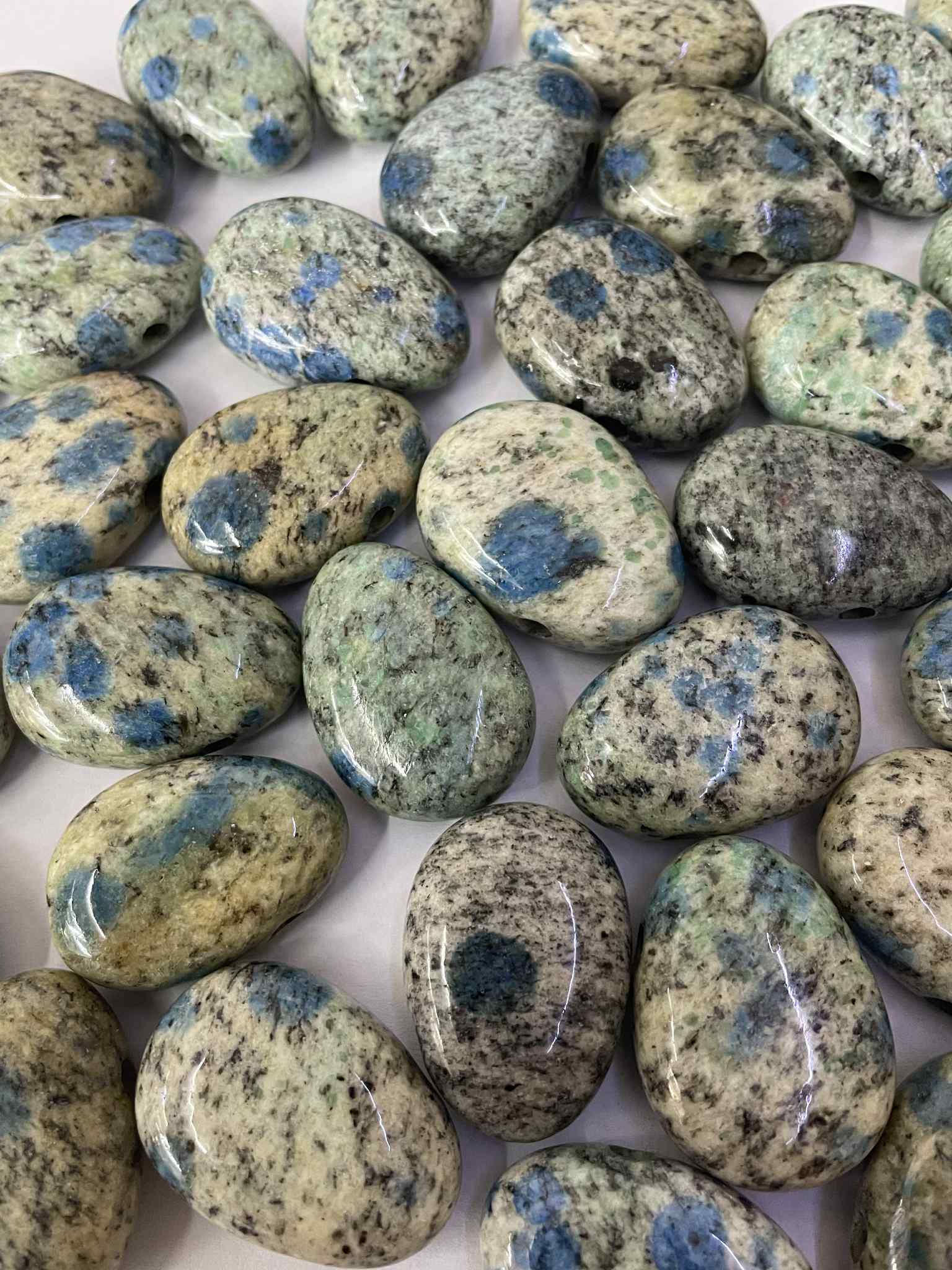 K2 Azurit Trommelstein gelocht Anhänger