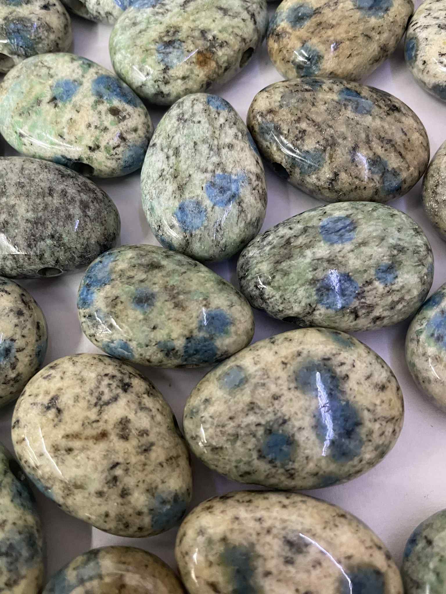 K2 Azurit Trommelstein gelocht Anhänger