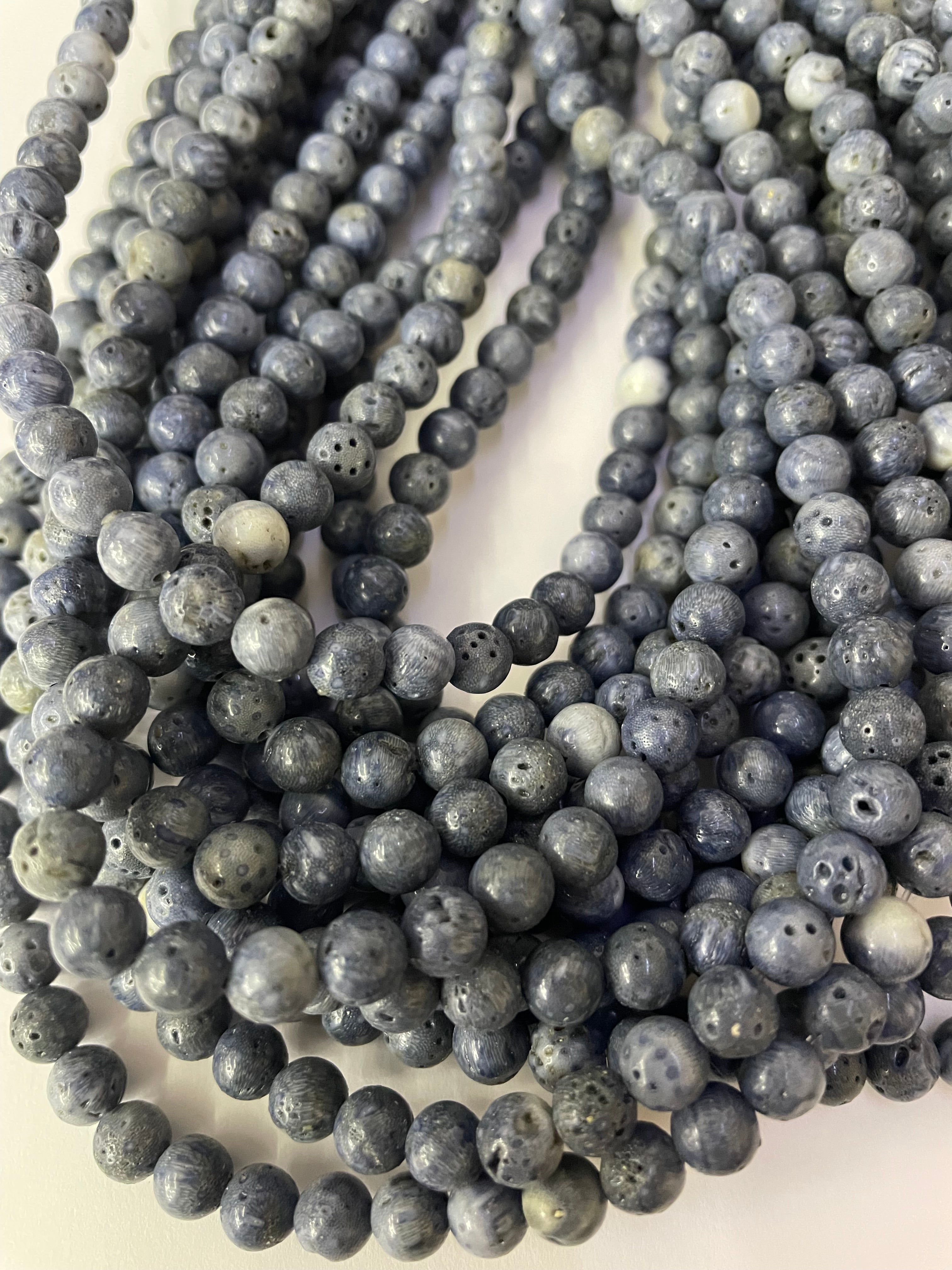 Fil de perles de corail fossilisé bleu 12 mm