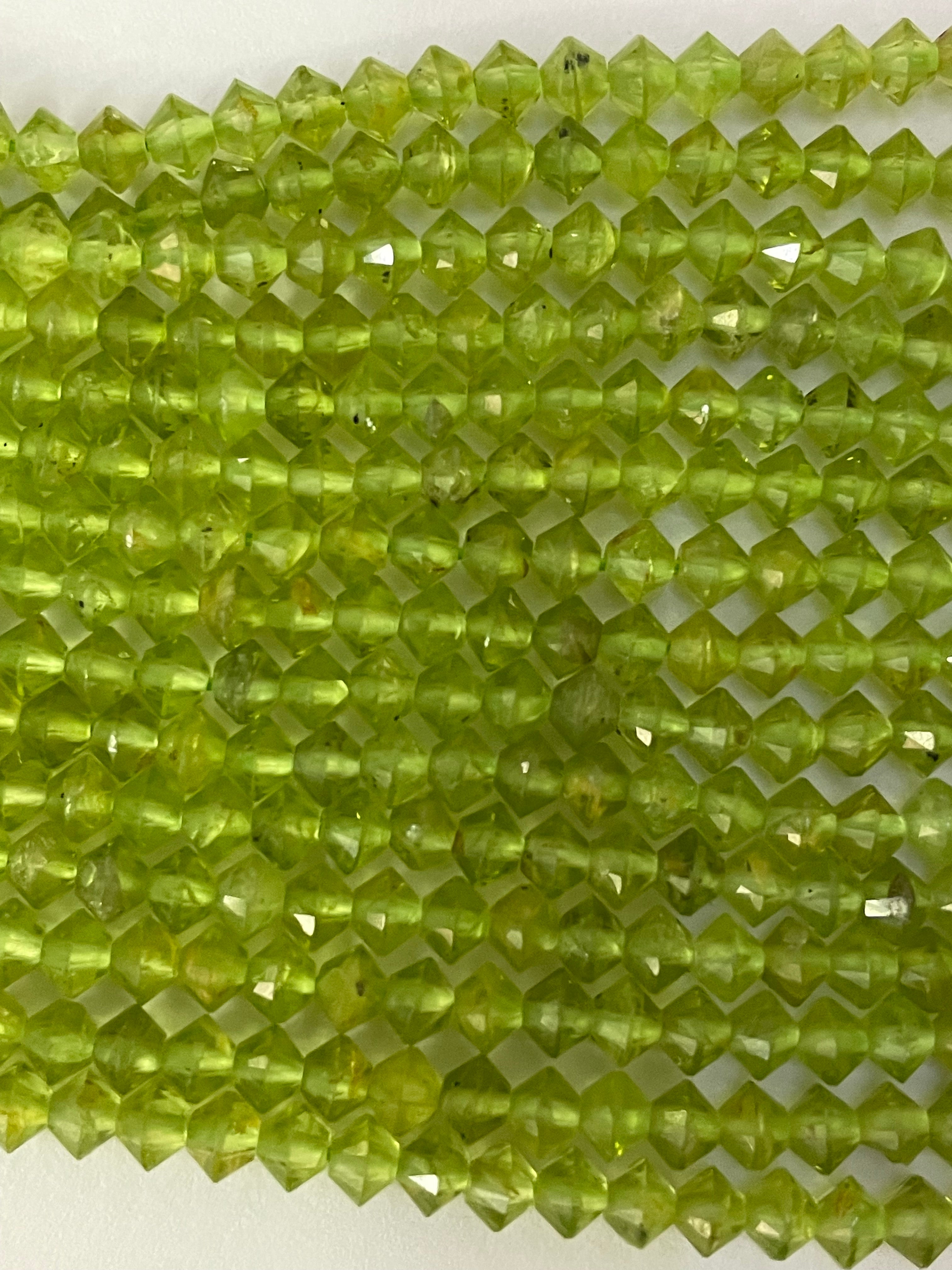 Olivine - Péridot env. 4 mm facetté pointu