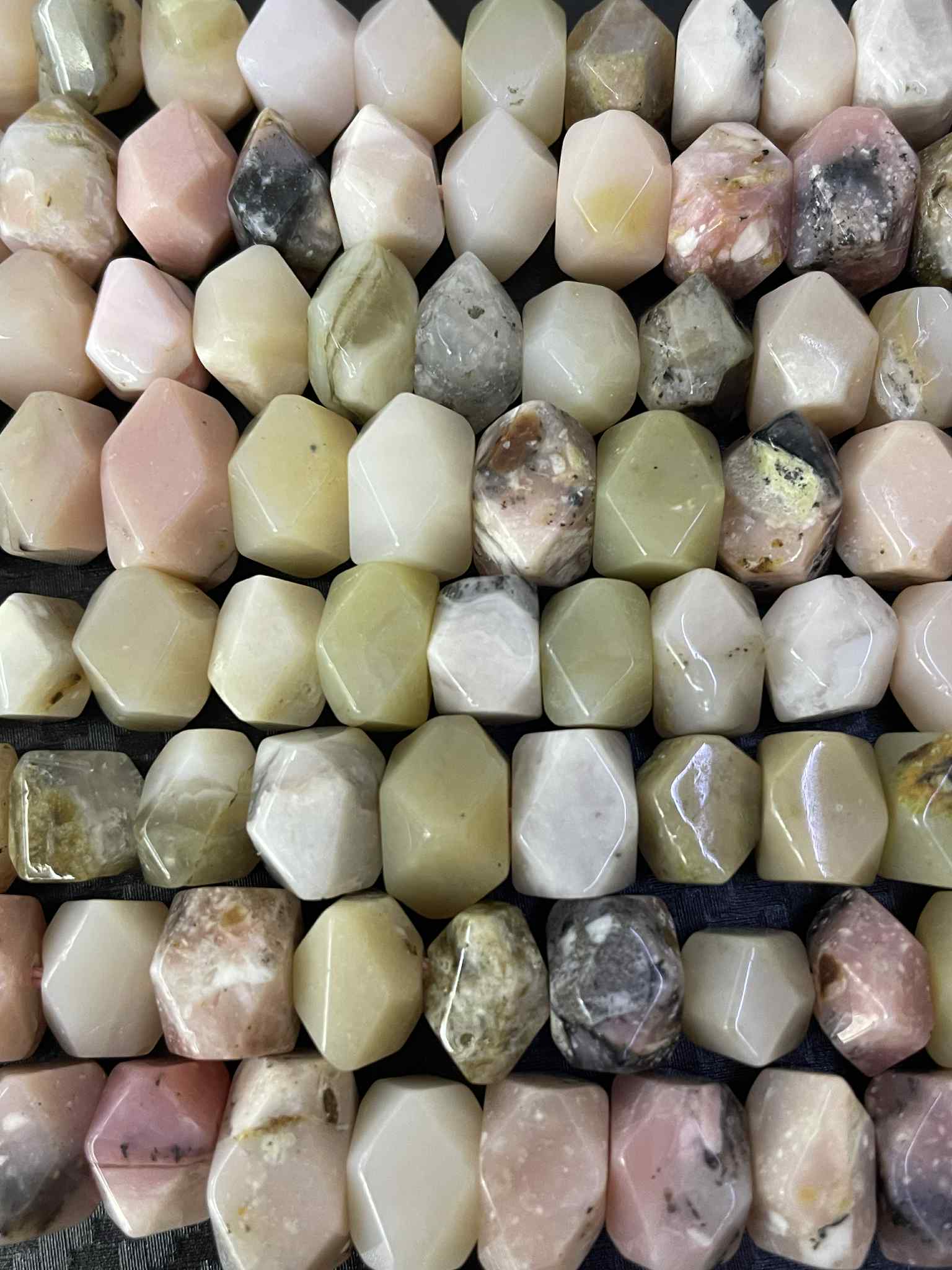 Anden Opal rosa Diamantschliff flach ca 11mm Testschliff