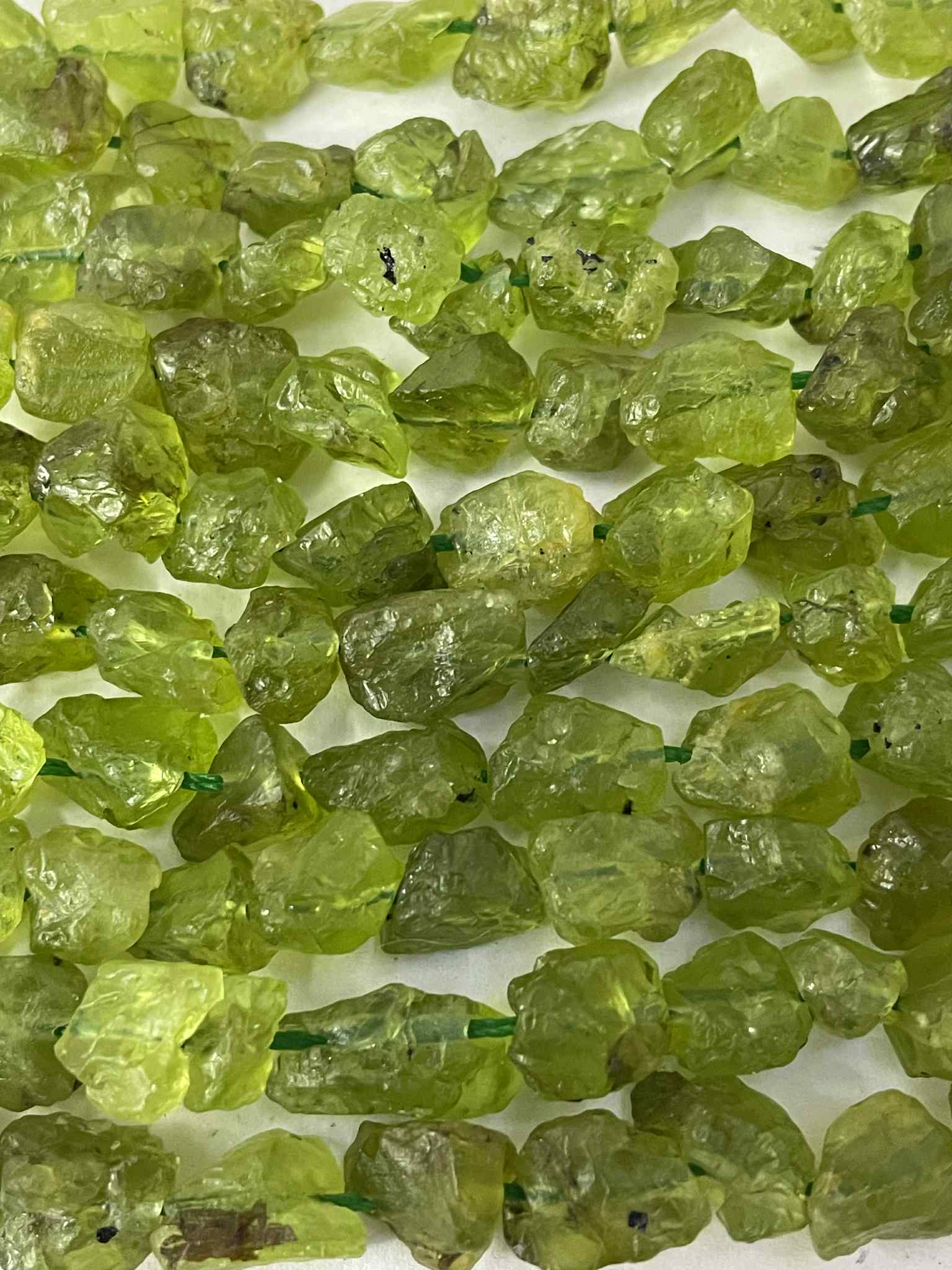 Olivin - Peridot Rohstein Strang