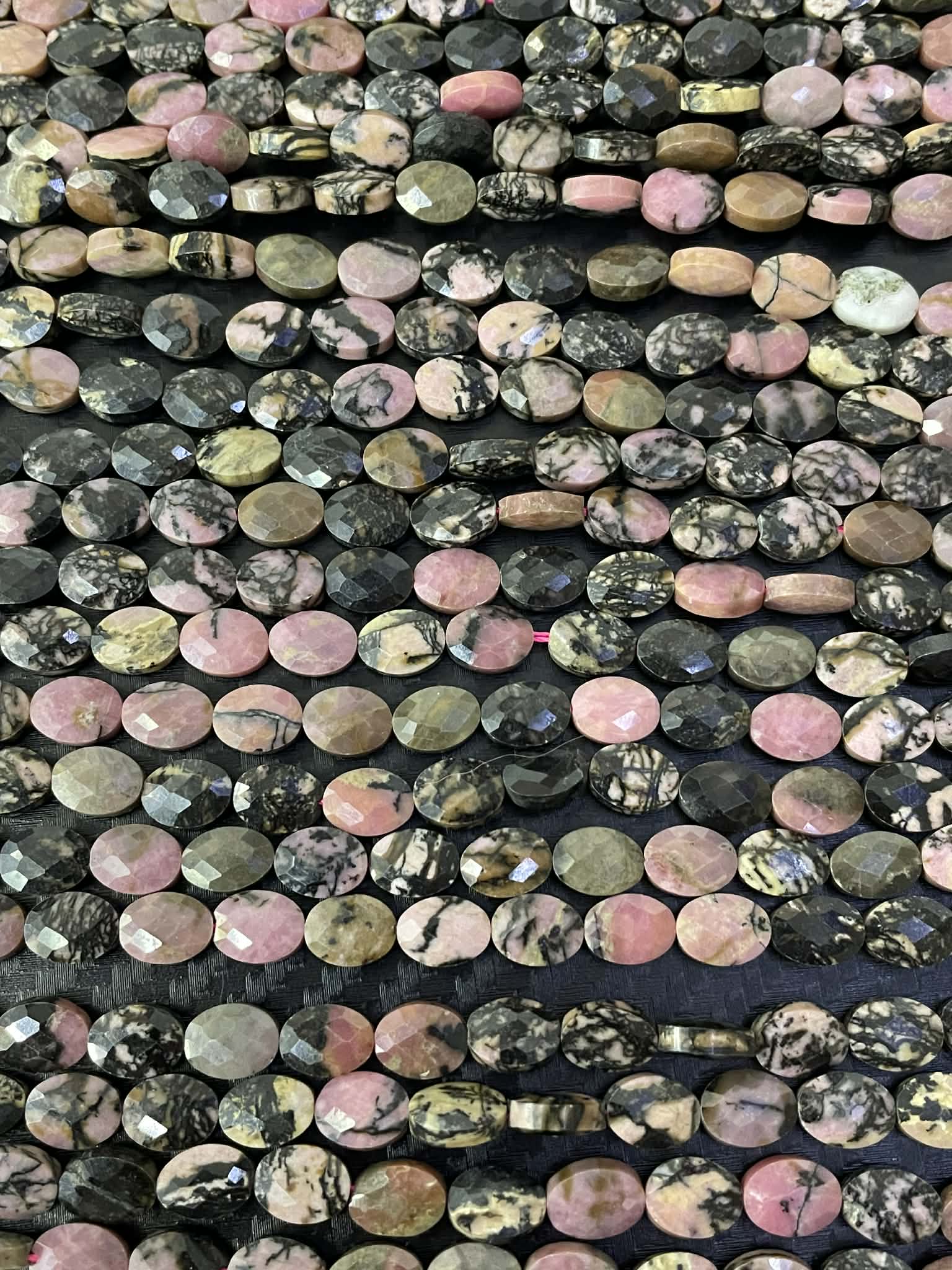 Rhodonit USA ca 8mm x 6mm facettiert