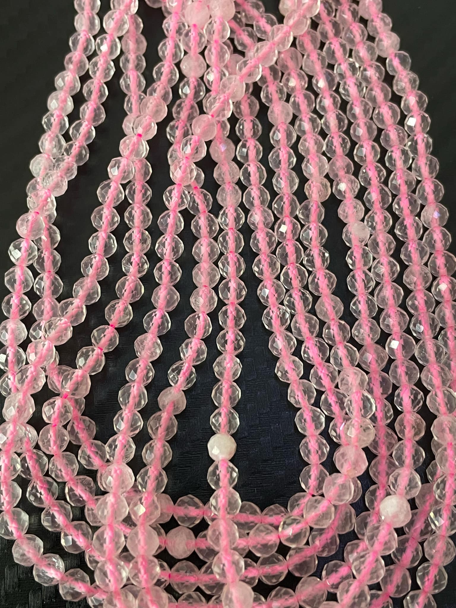 Quartz rose facetté clair 4 mm