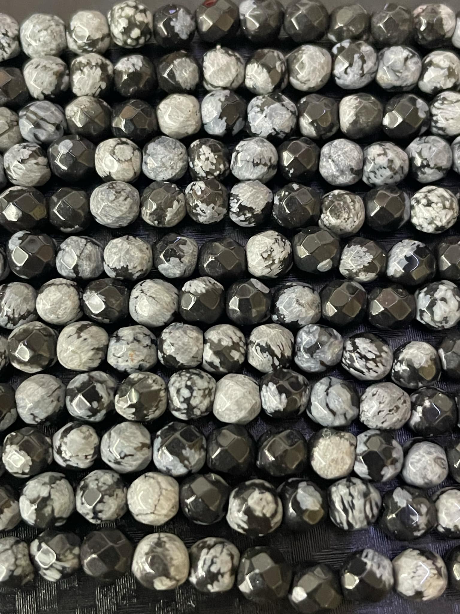 Obsidienne flocon de neige 4 mm brin facetté