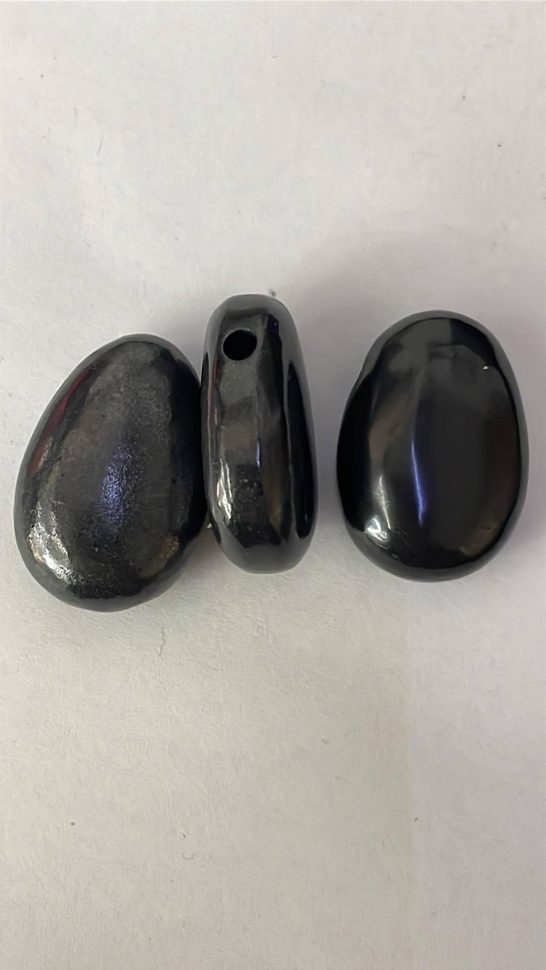 Trommelstein gelocht Anhänger Shungit