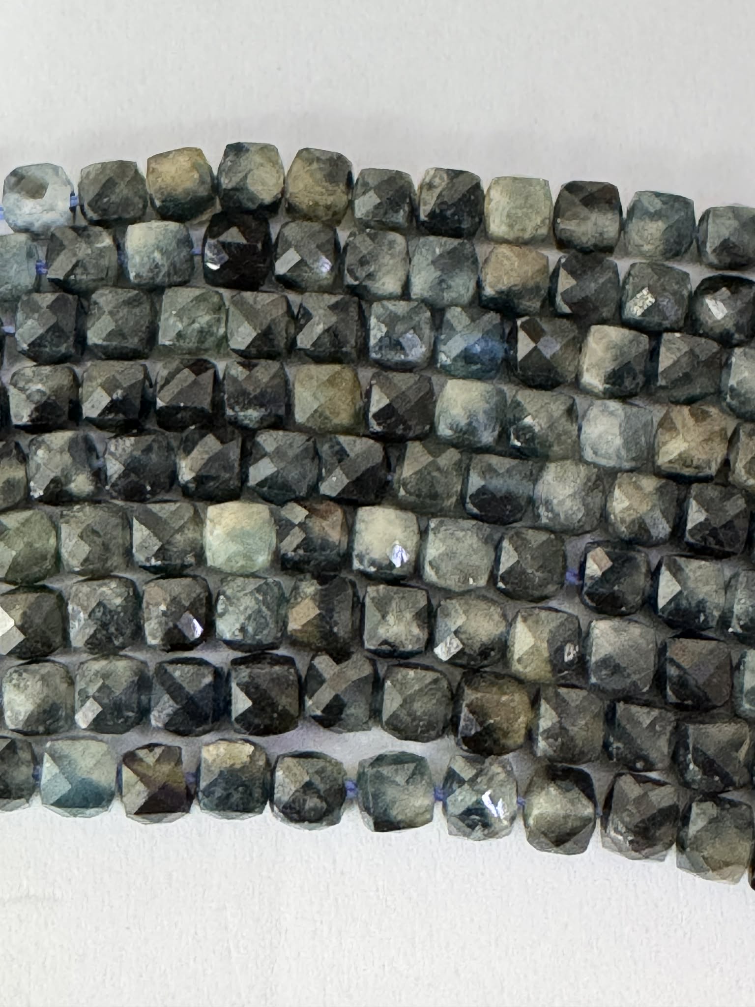 Turmalin blau Würfelstrang ca. 4mm
